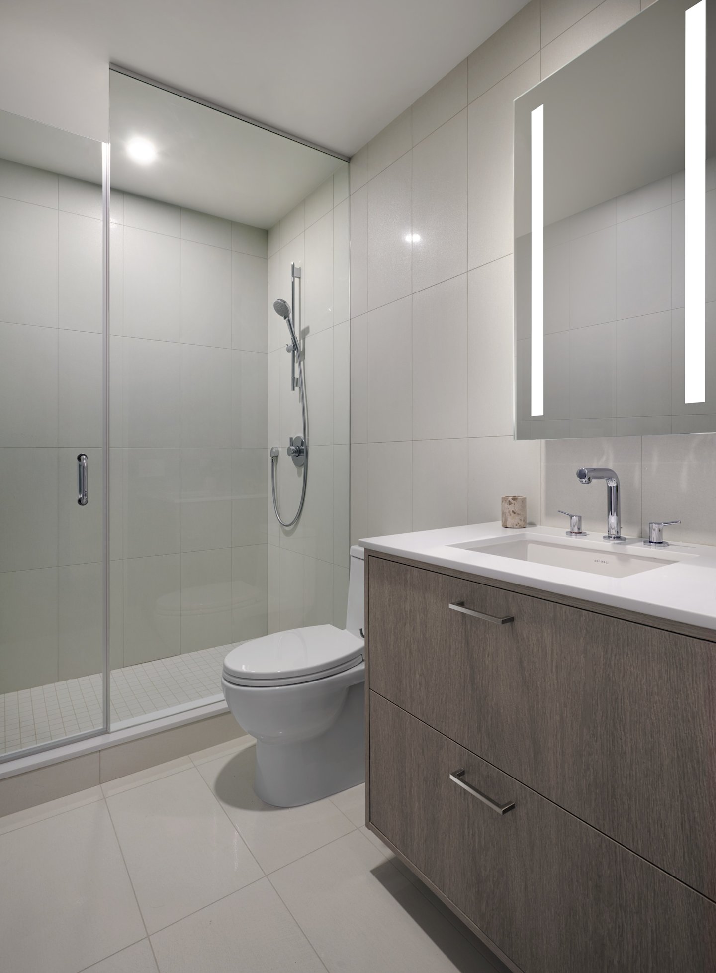 Royal Bayview Suite 318 Bathroom