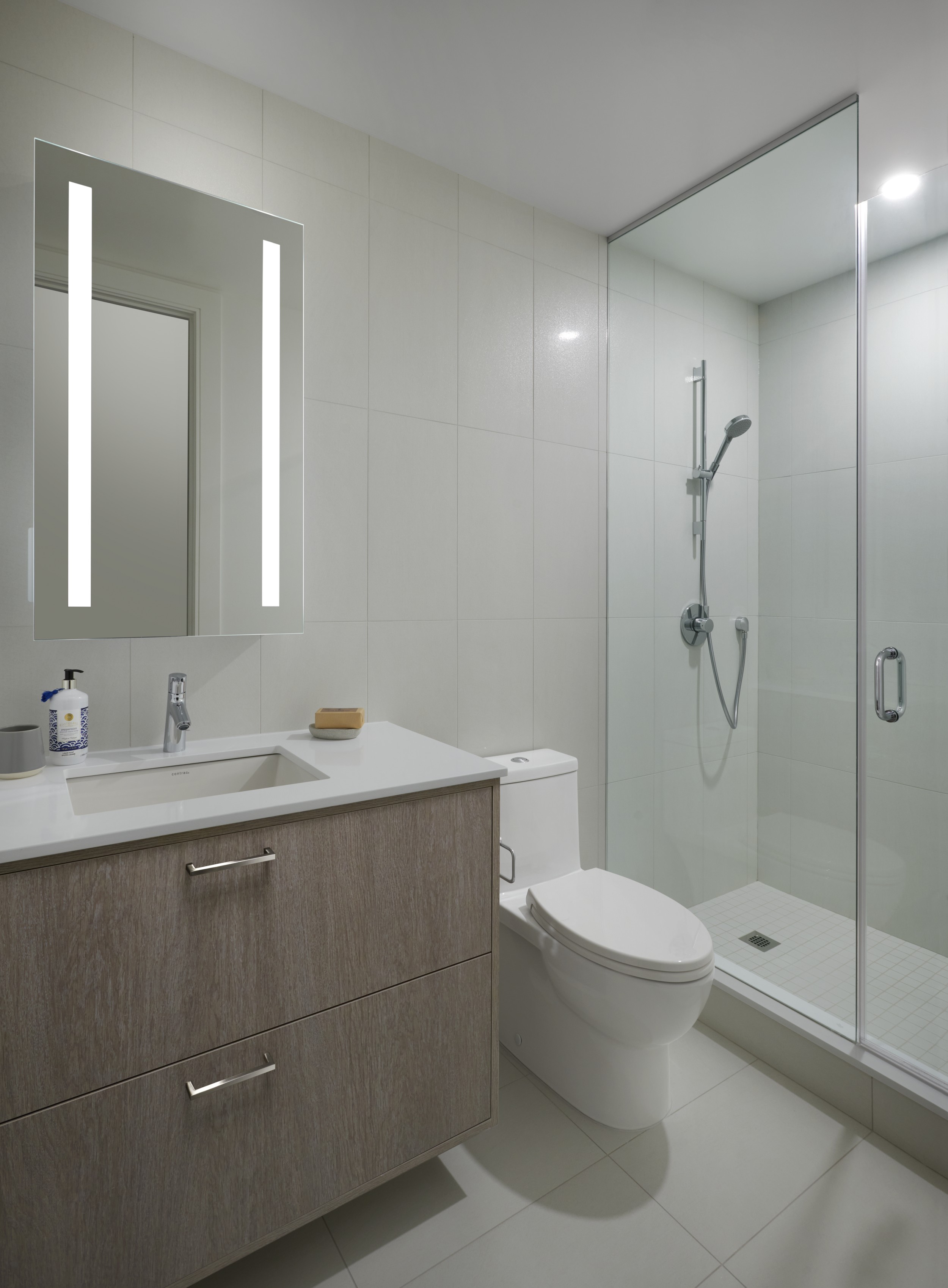 Royal Bayview Suite 204 Secondary Bathroom