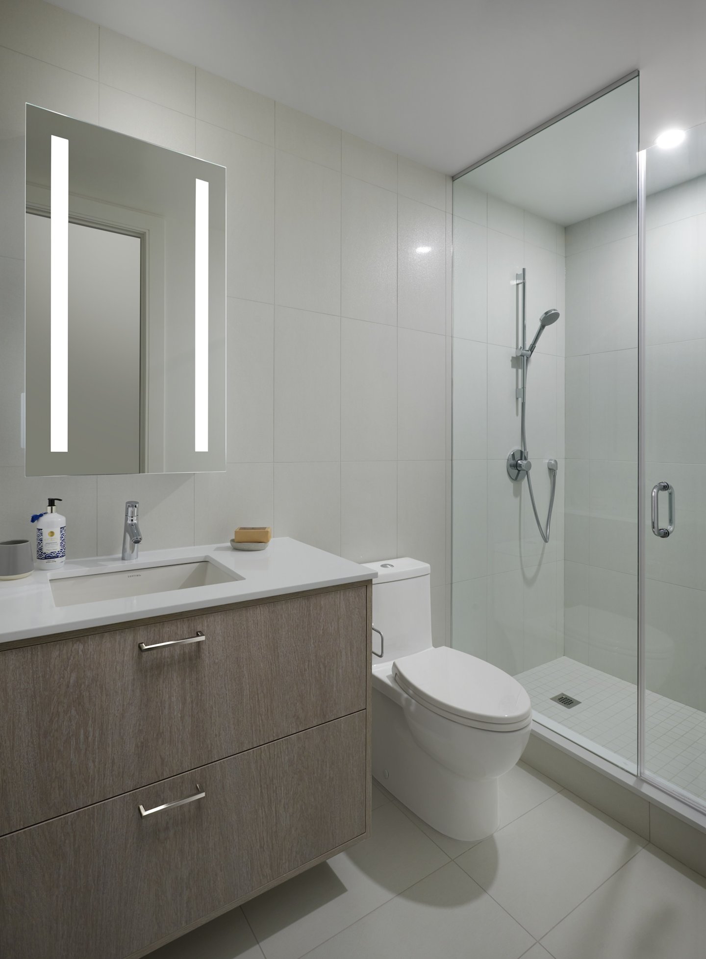Royal Bayview Suite 204 Secondary Bathroom