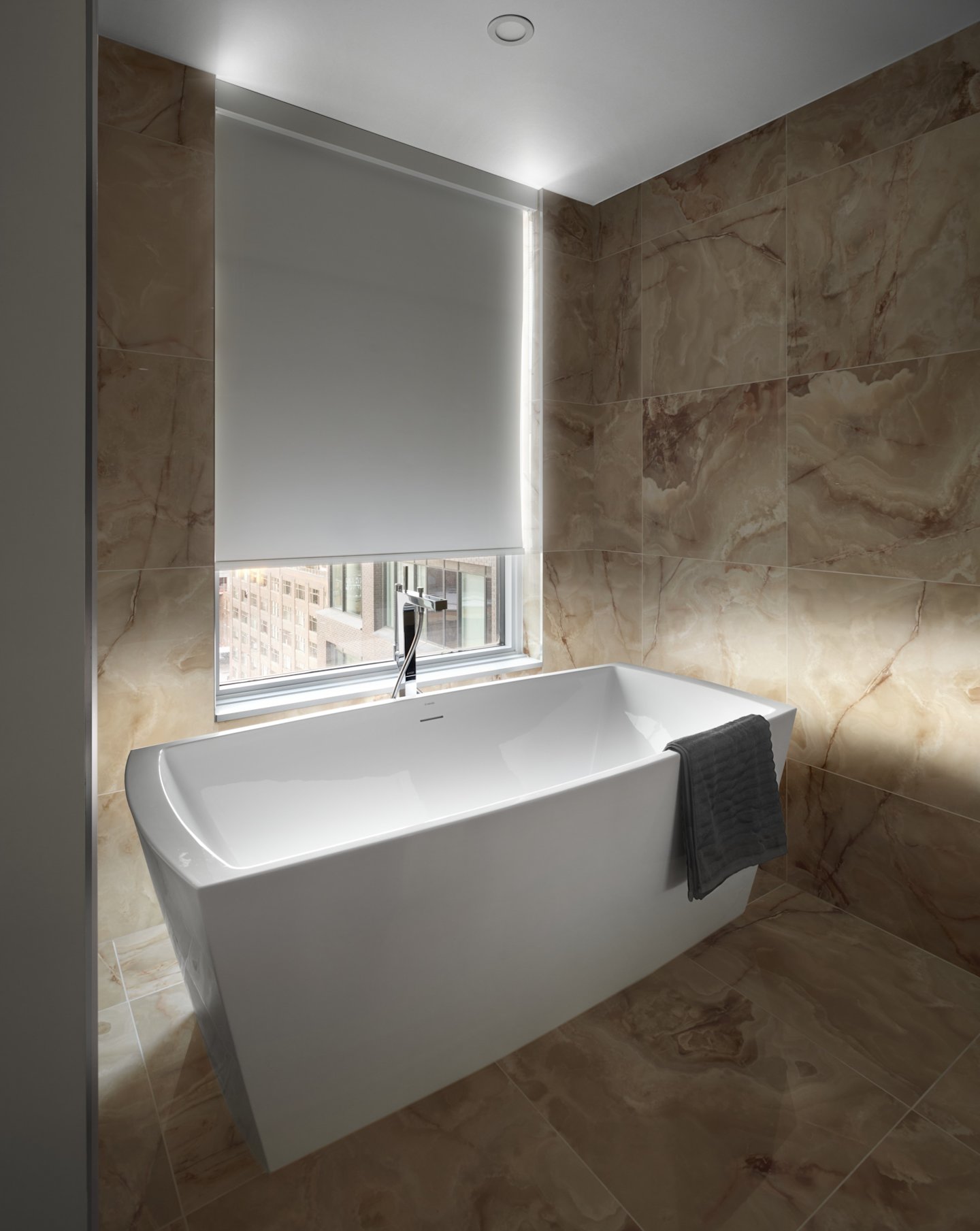 The Well Signature Series Suite 811 Soaker Tub