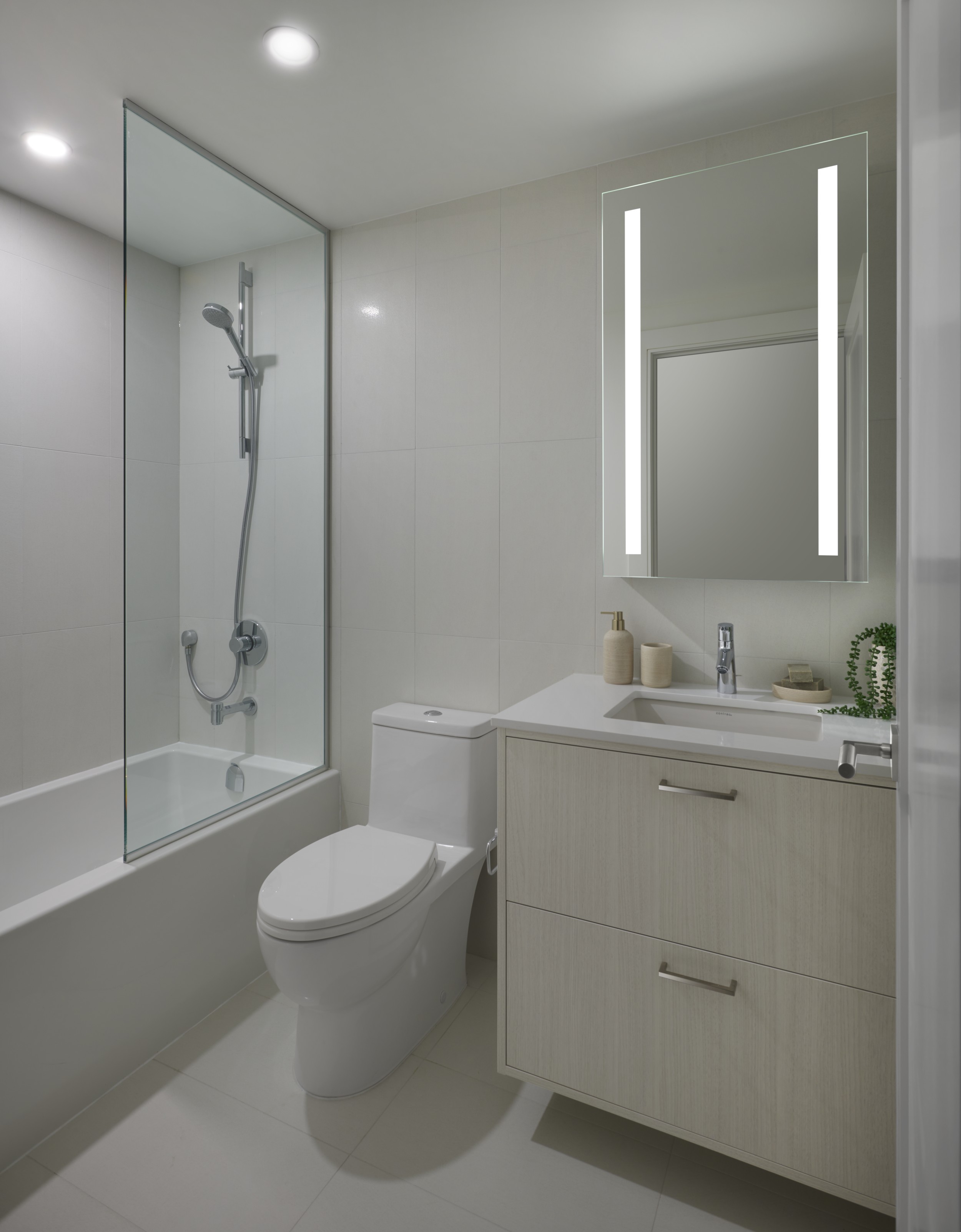 Edenbridge Suite 322 Secondary Bathroom