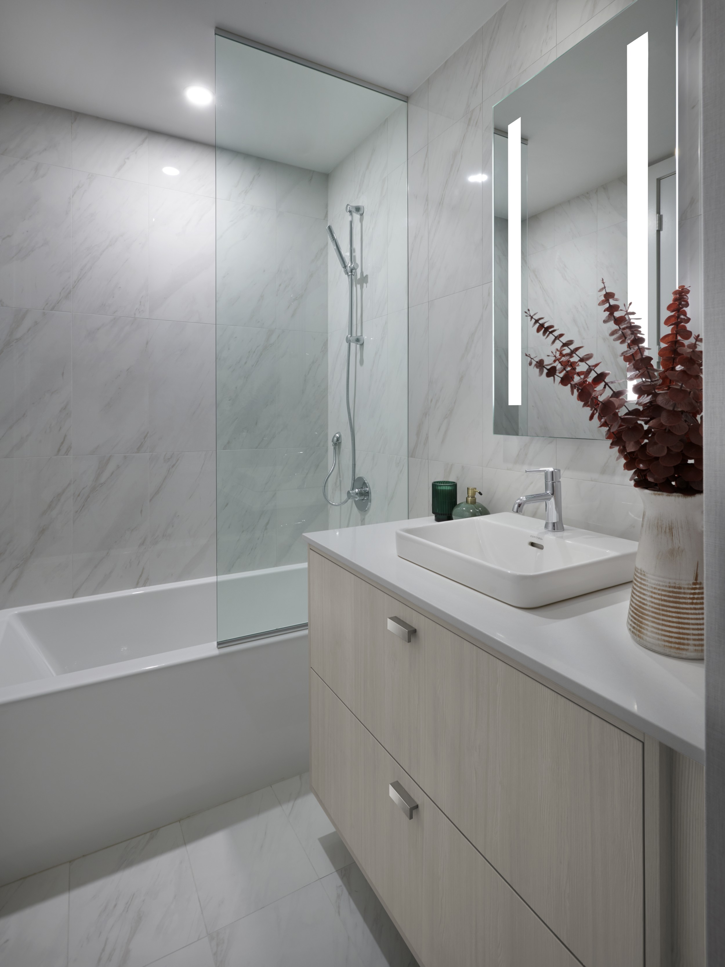 Royal Bayview Suite 208 Secondary Ensuite