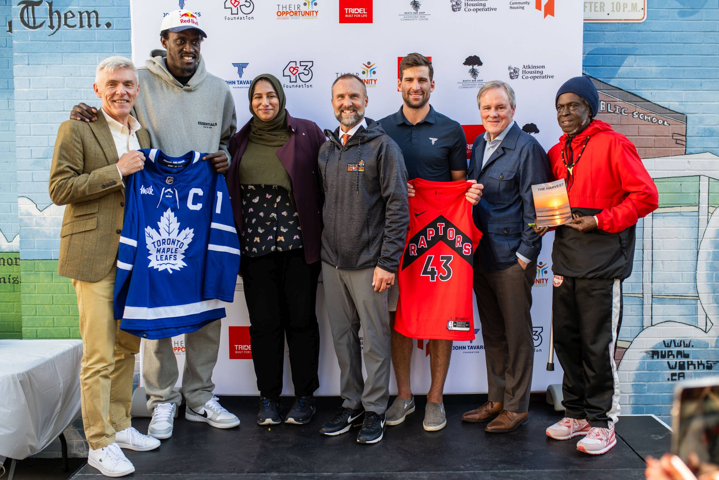 Group photo of speakers in attendance