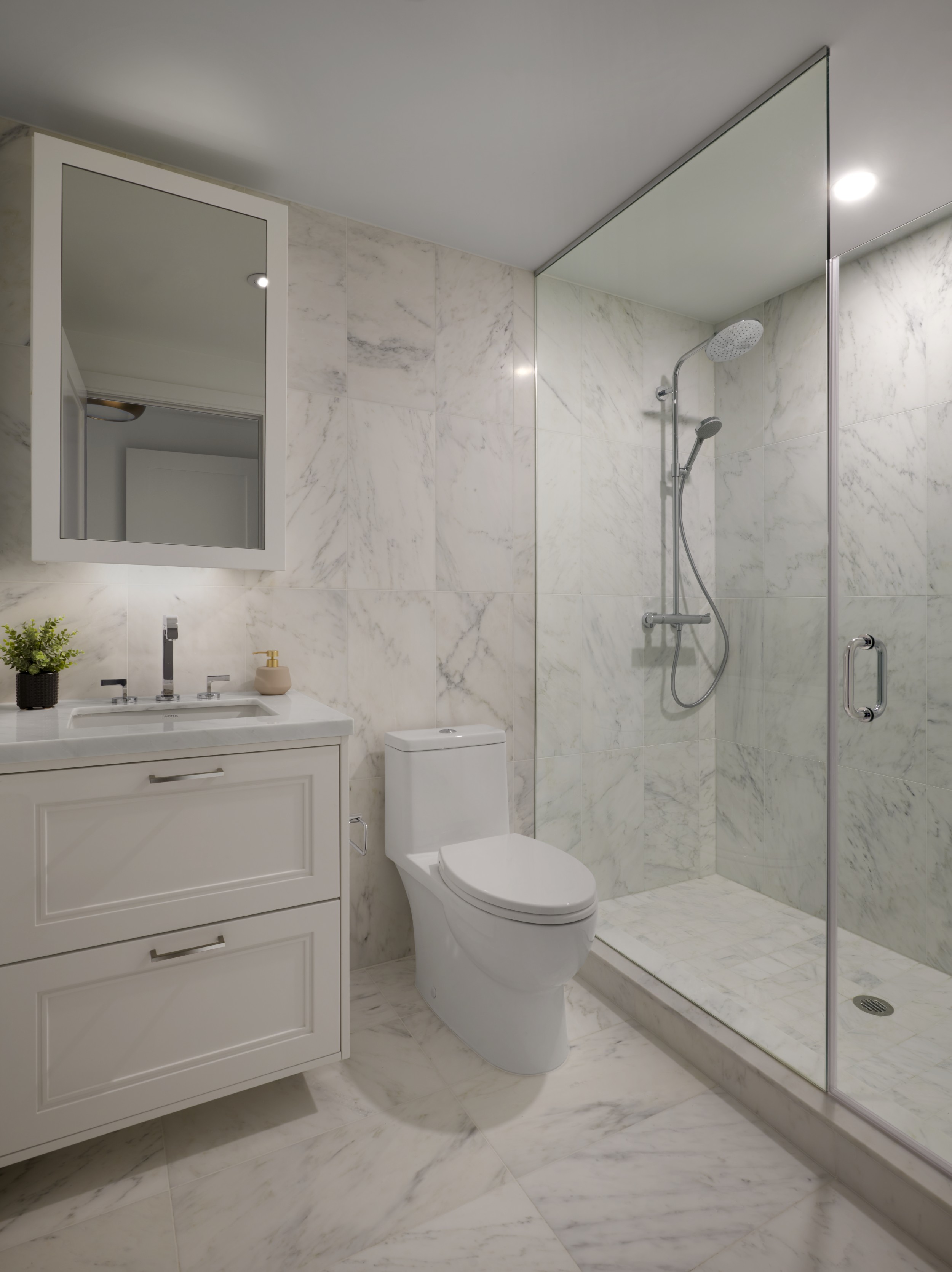 Aqualuna Suite 216 Secondary Bathroom