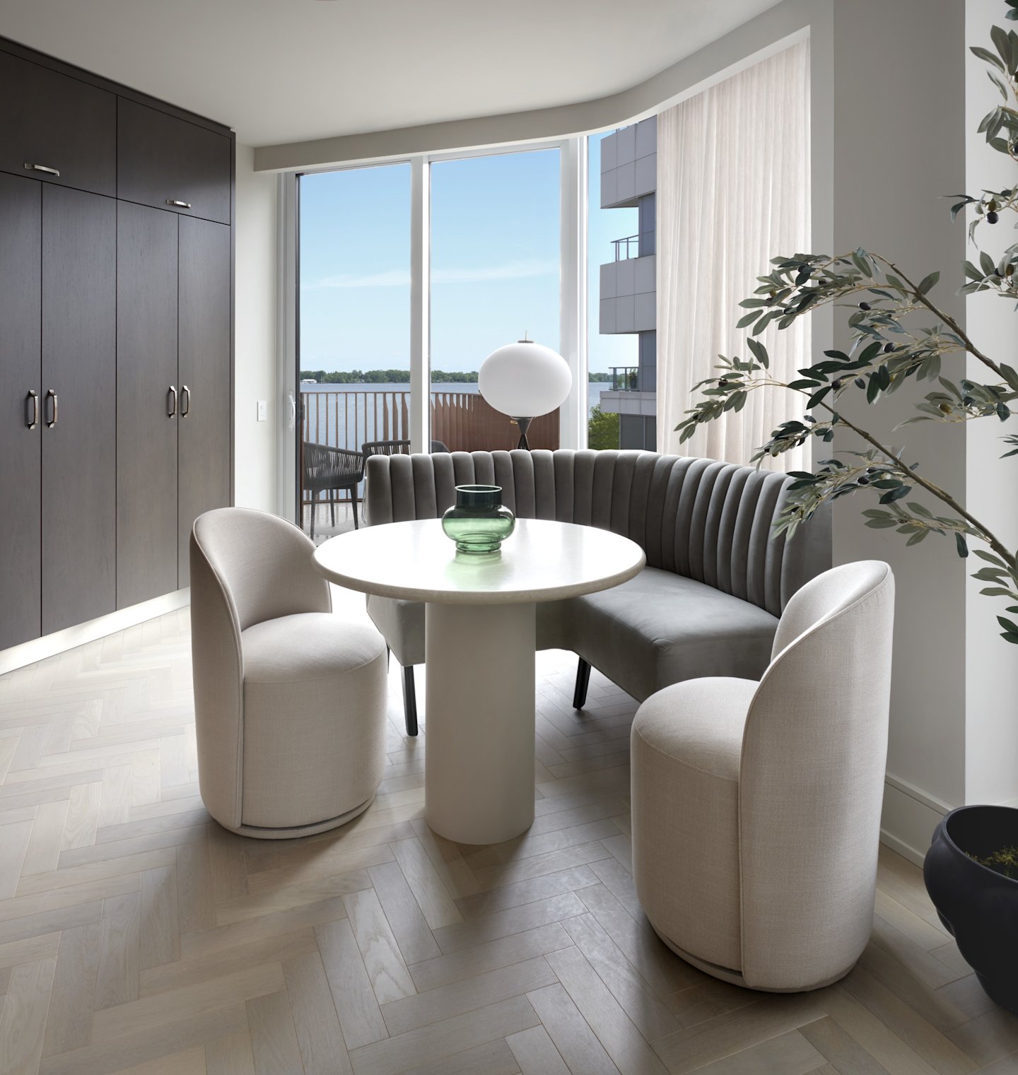 Aqualuna Suite 815 Breakfast Nook