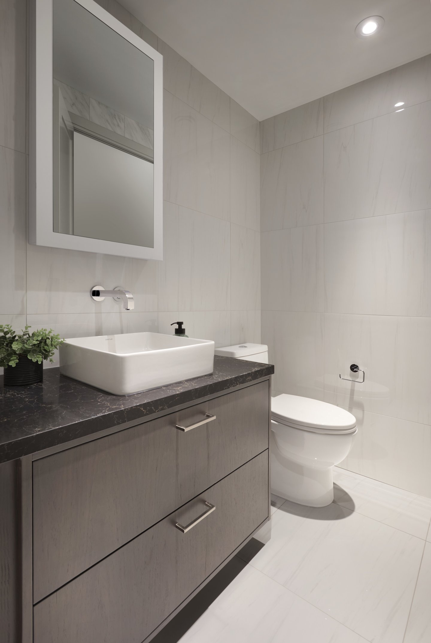 Aqualuna Suite 815 Powder Room