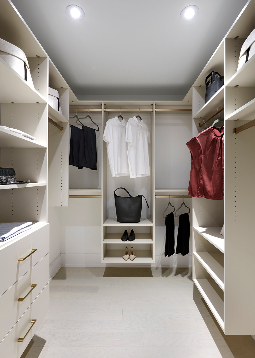 Aqualuna Suite 407 Walk-In Closet
