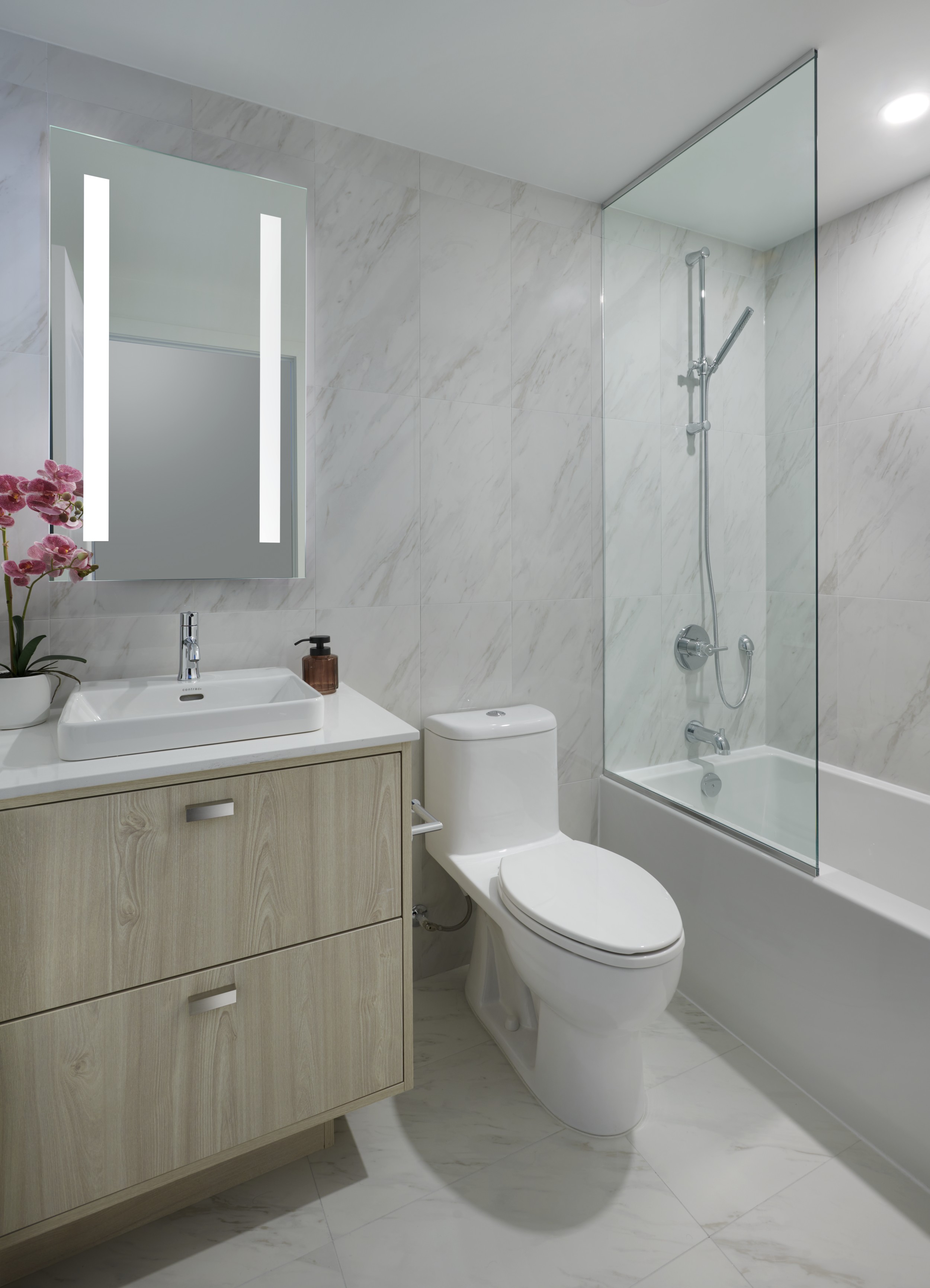 MRKT Suite 612 Secondary Bathroom