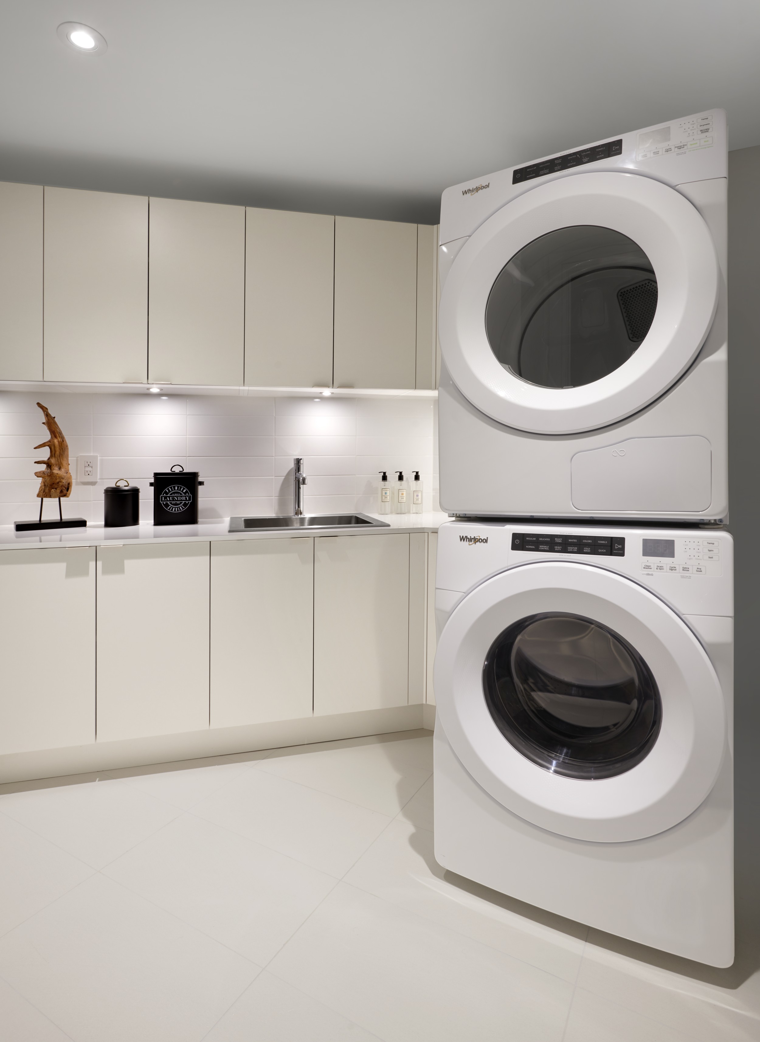 Aqualuna Suite 822 Laundry Room