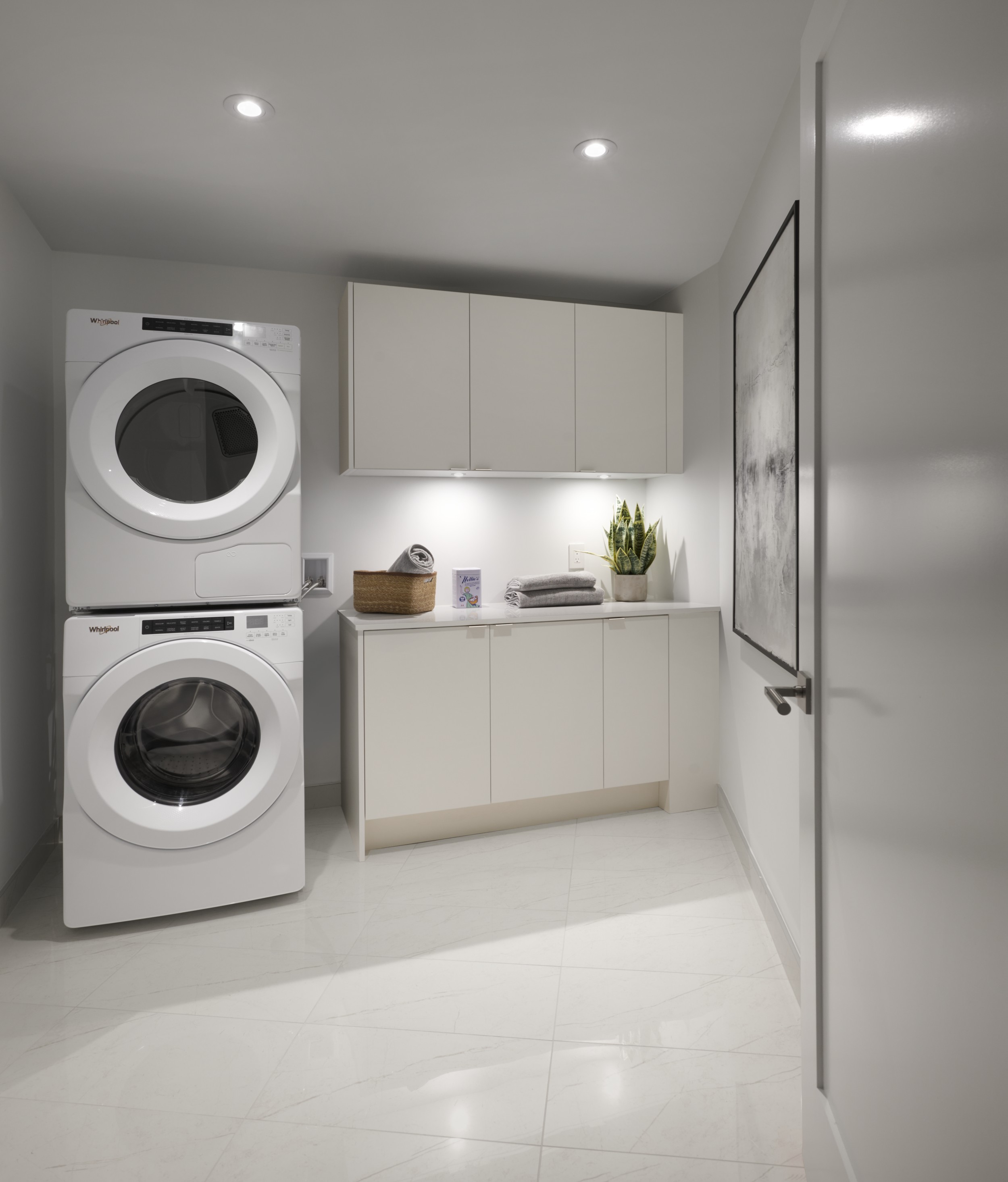 Aqualuna Suite 418 Laundry Room