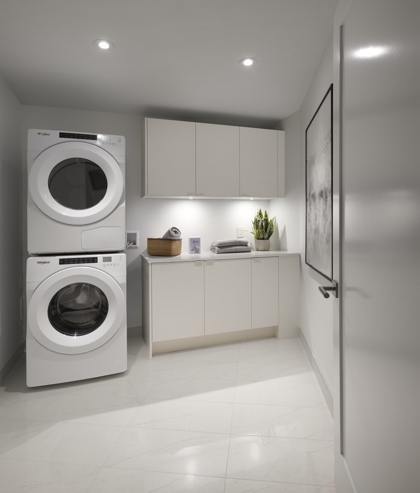 Aqualuna Suite 418 Laundry Room