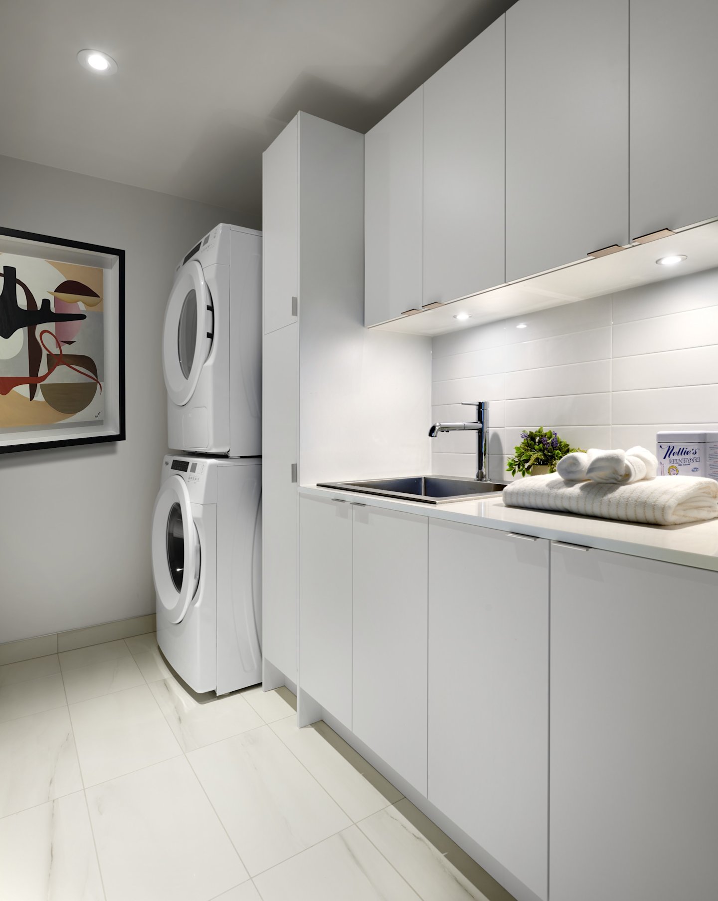 Aqualuna Suite 815 Laundry Room