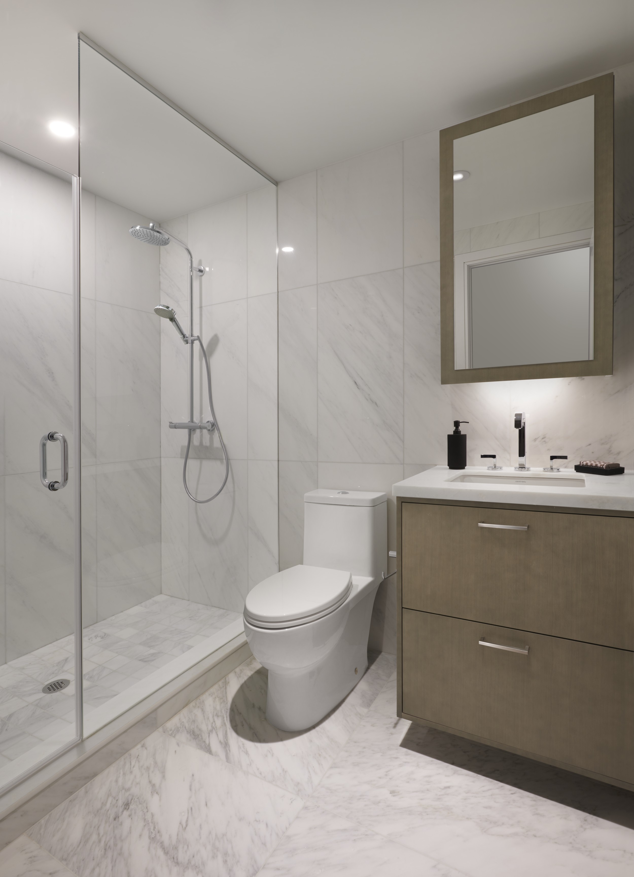 Aqualuna Suite 822 Secondary Bathroom