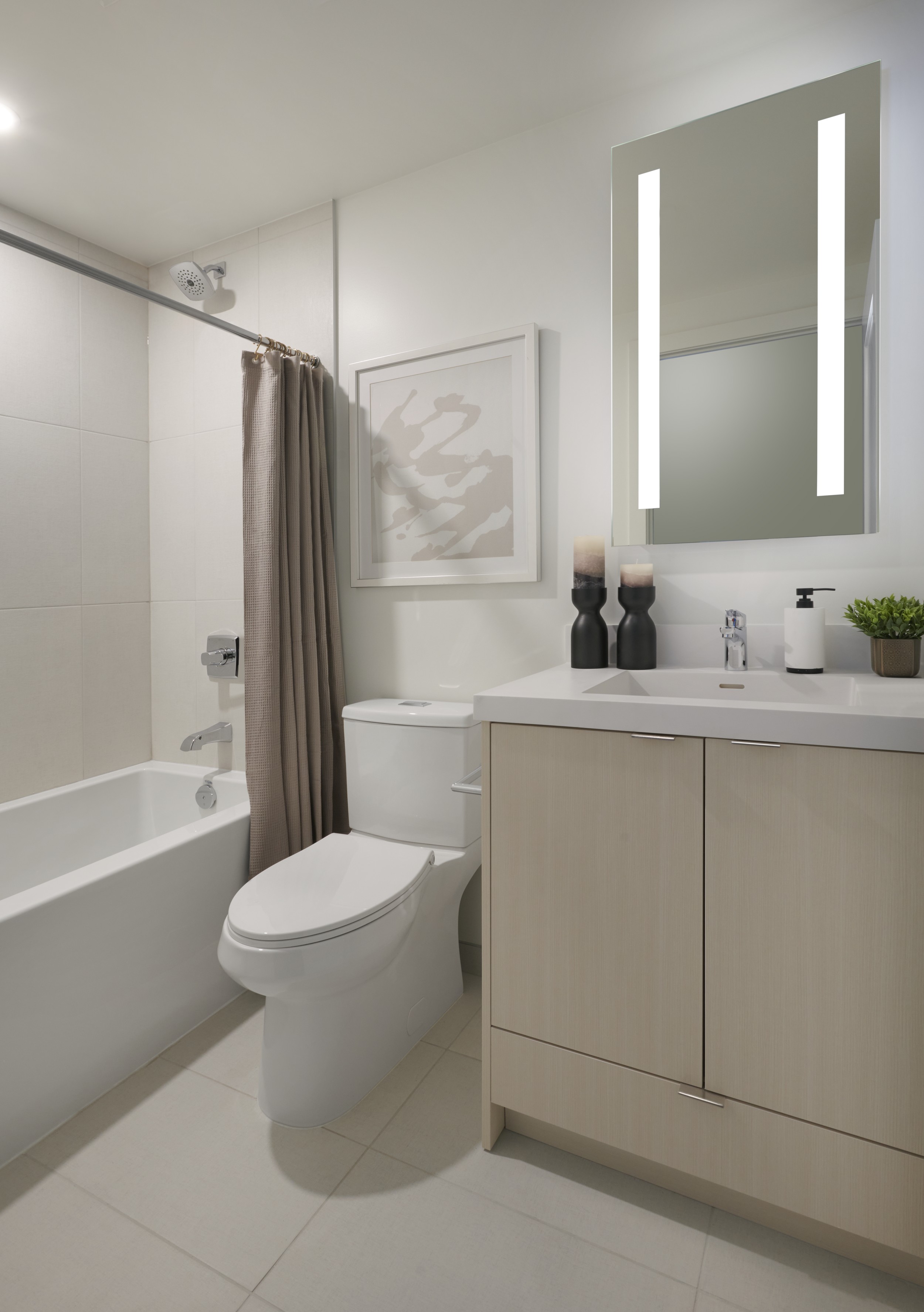 Westerly 2 Suite 2213 Secondary Bathroom