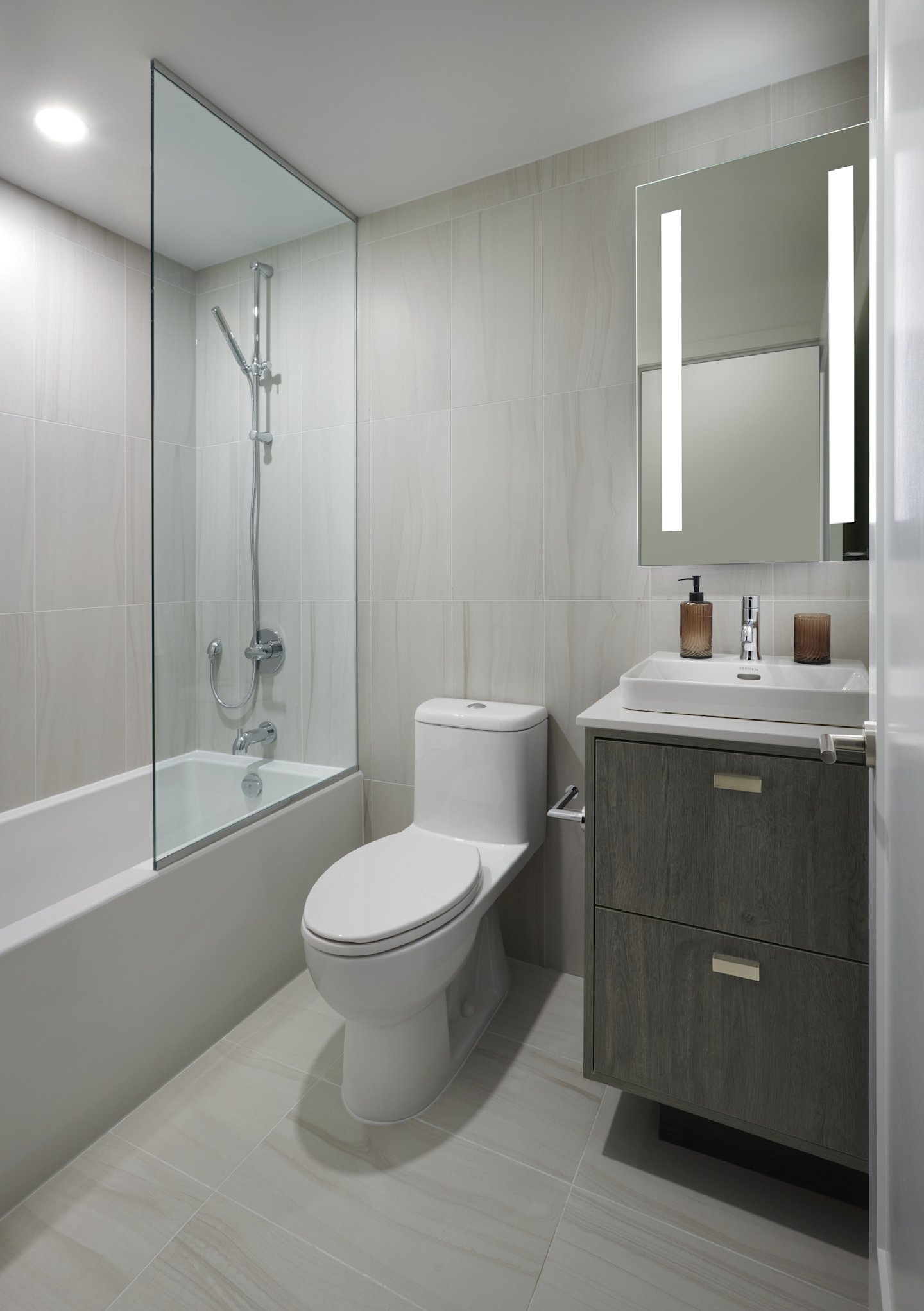 MRKT Suite 613 Secondary Bathroom