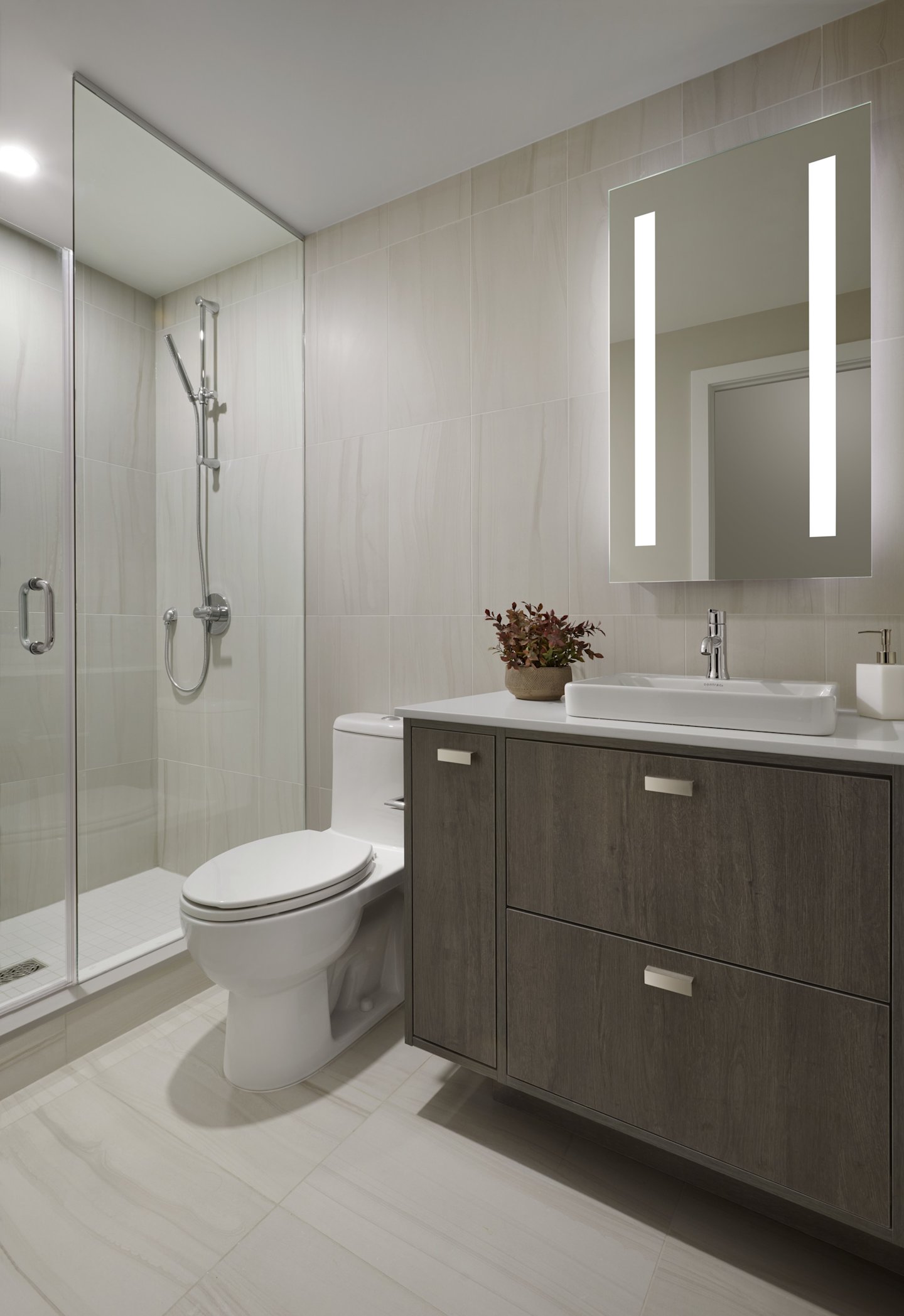 MRKT Suite 418 Secondary Bathroom