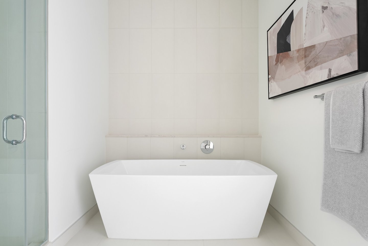 Edenbridge Garden Townhome Suite 121 Principal Ensuite