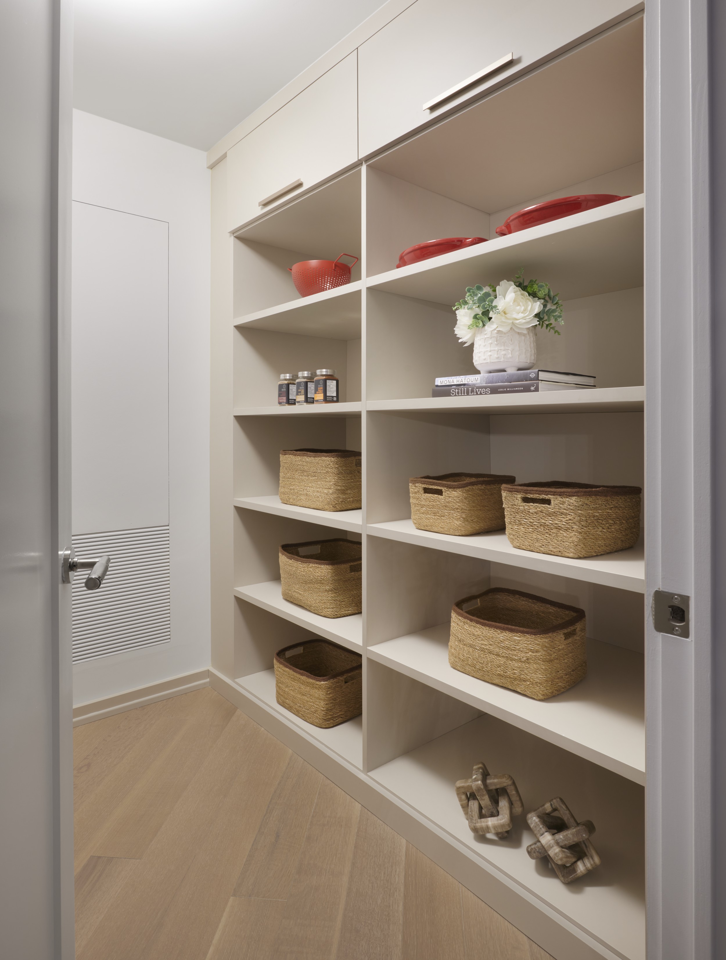 Aqualuna Suite 822 Walk-in Closet