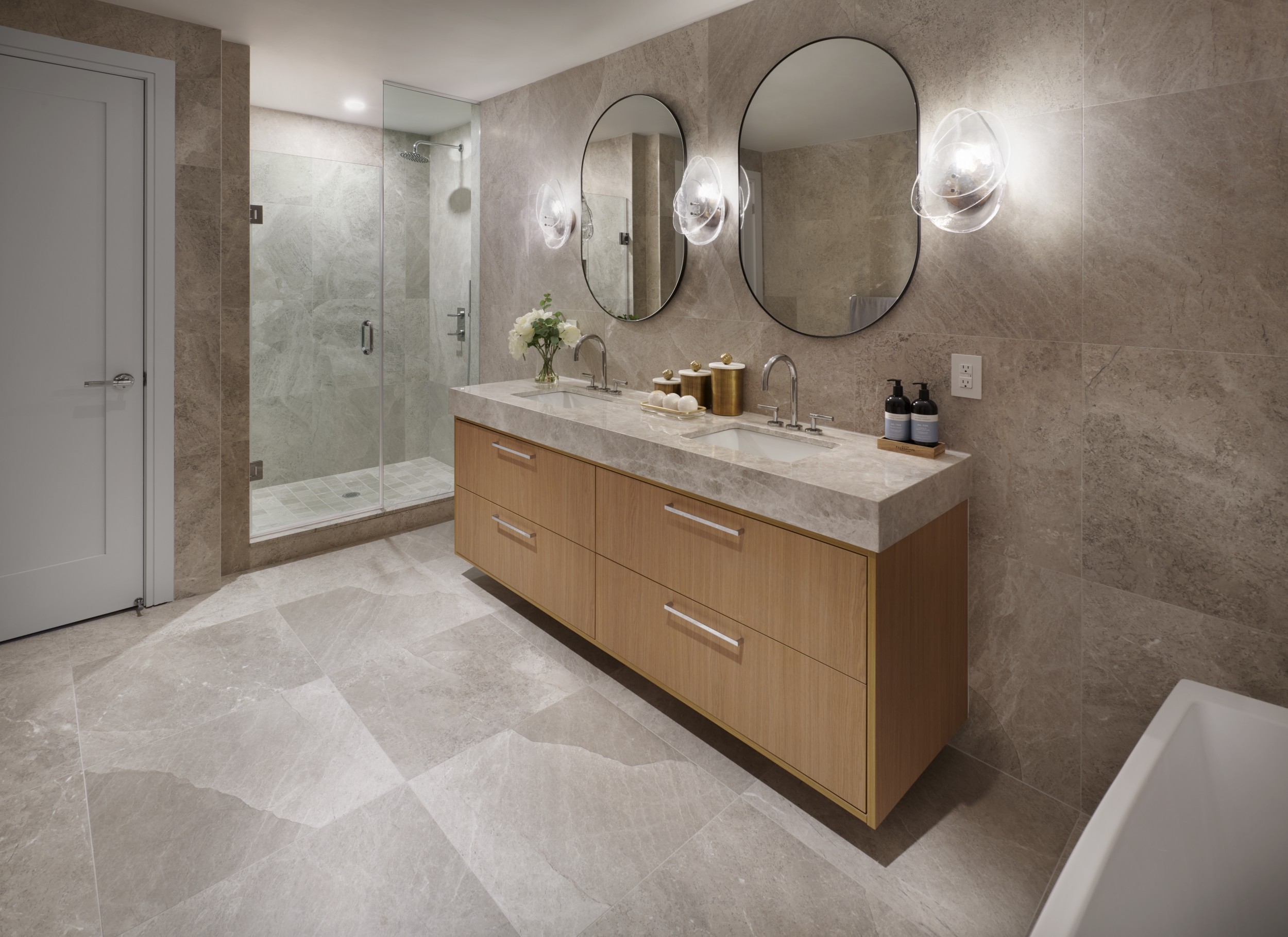 Aqualuna Suite 1203 Principal Ensuite