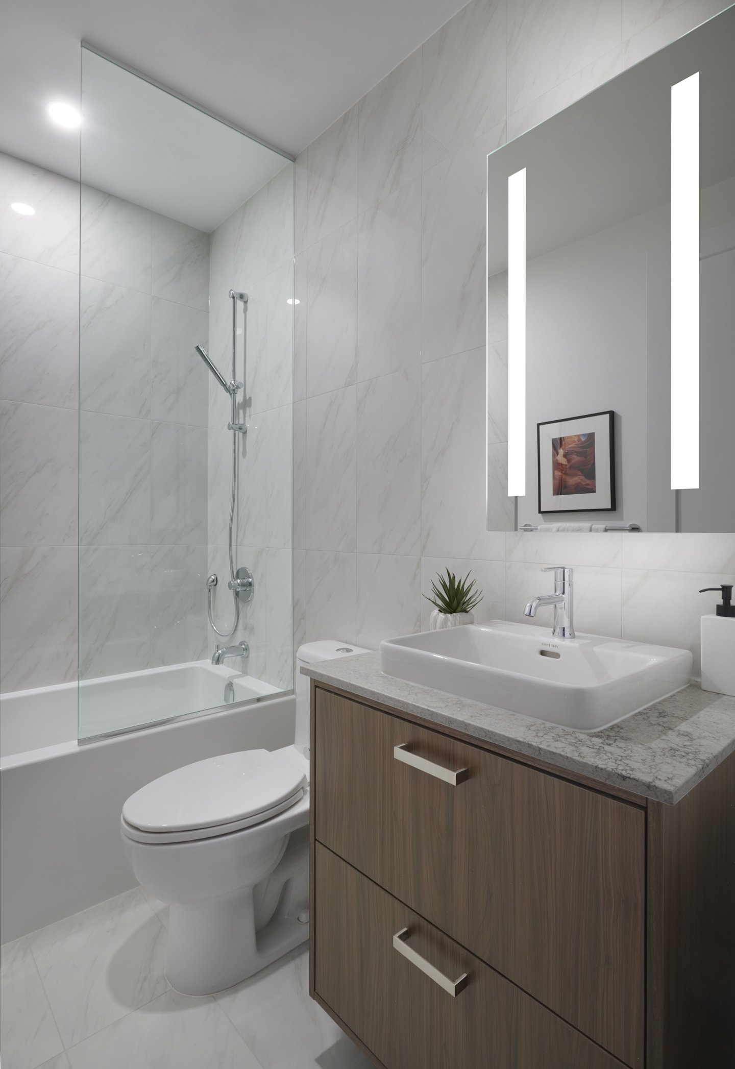 The Dupont Suite PH18 Secondary Bathroom