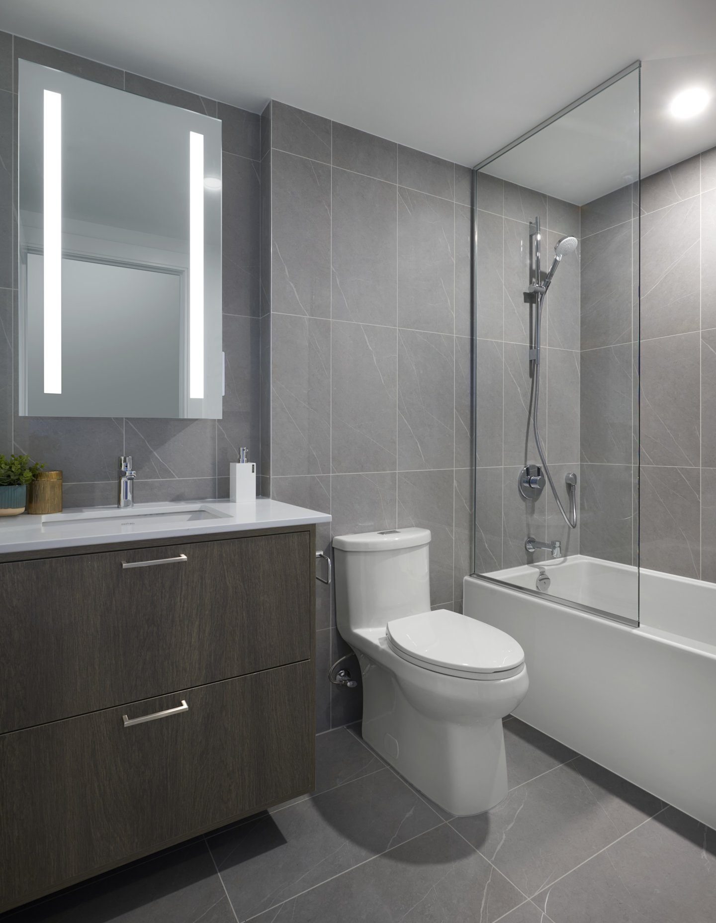 Auberge Suite 333 Secondary Bathroom