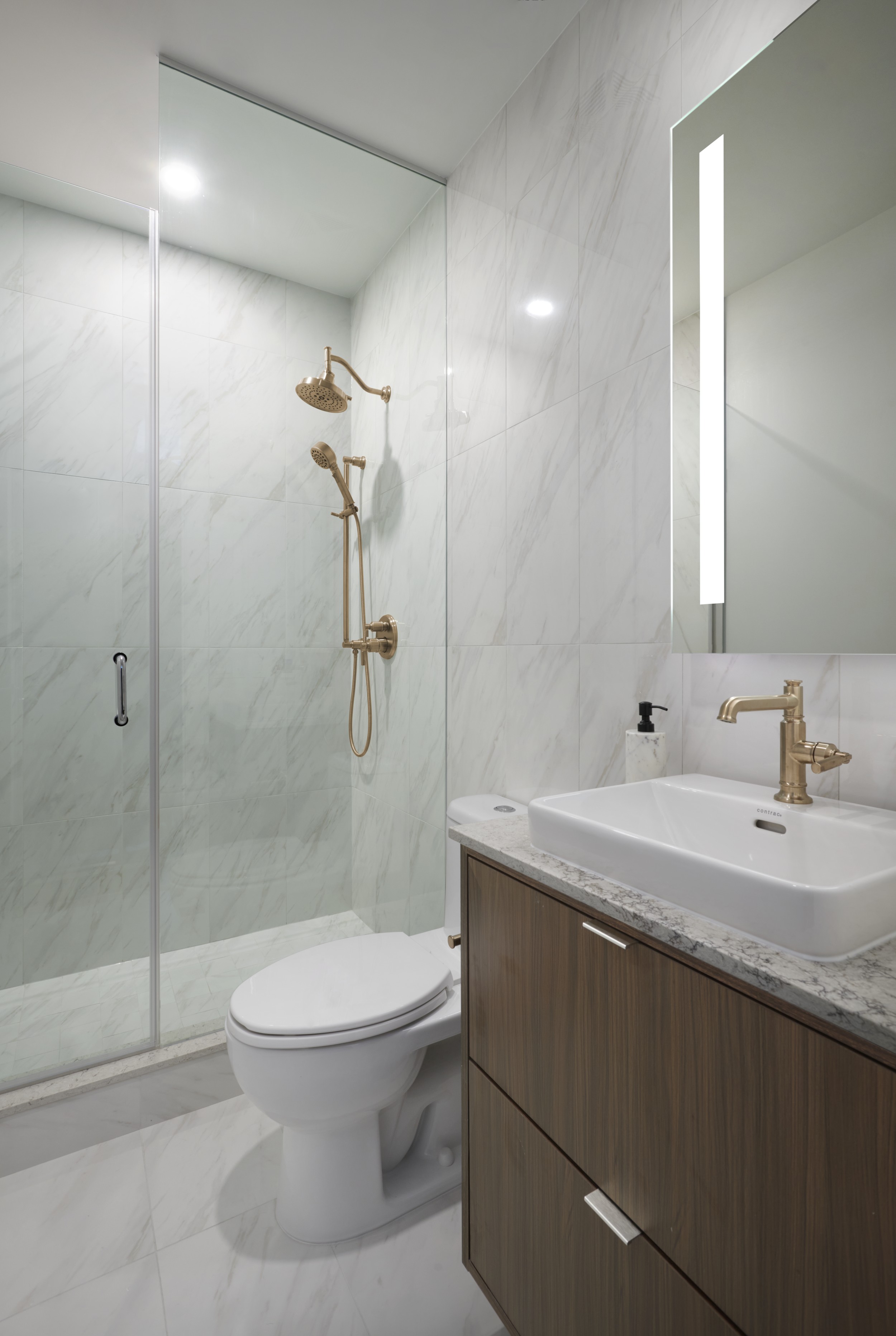 The Dupont Suite PH18 Ensuite Bathroom