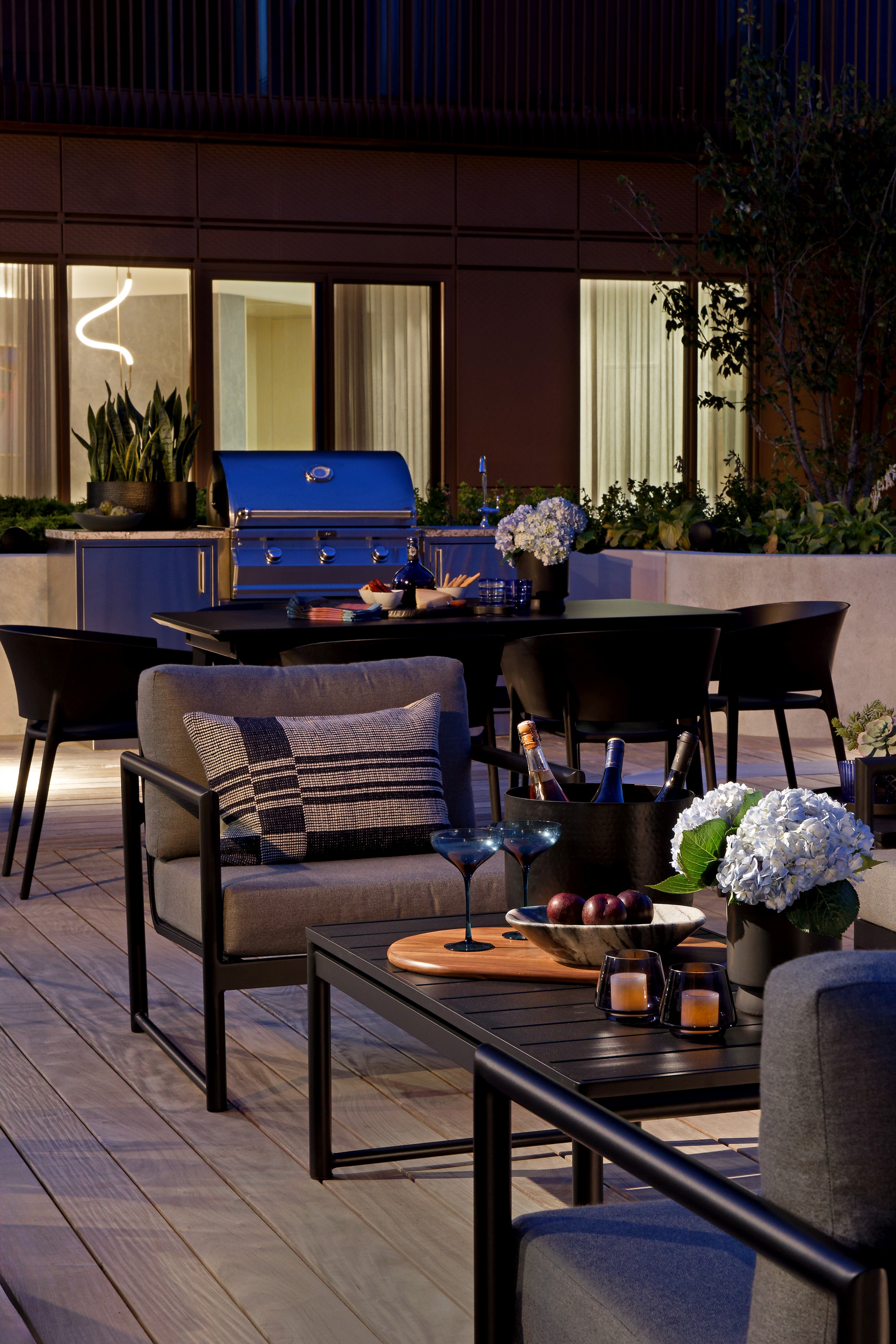 Aqualuna Amenities Outdoor BBQ