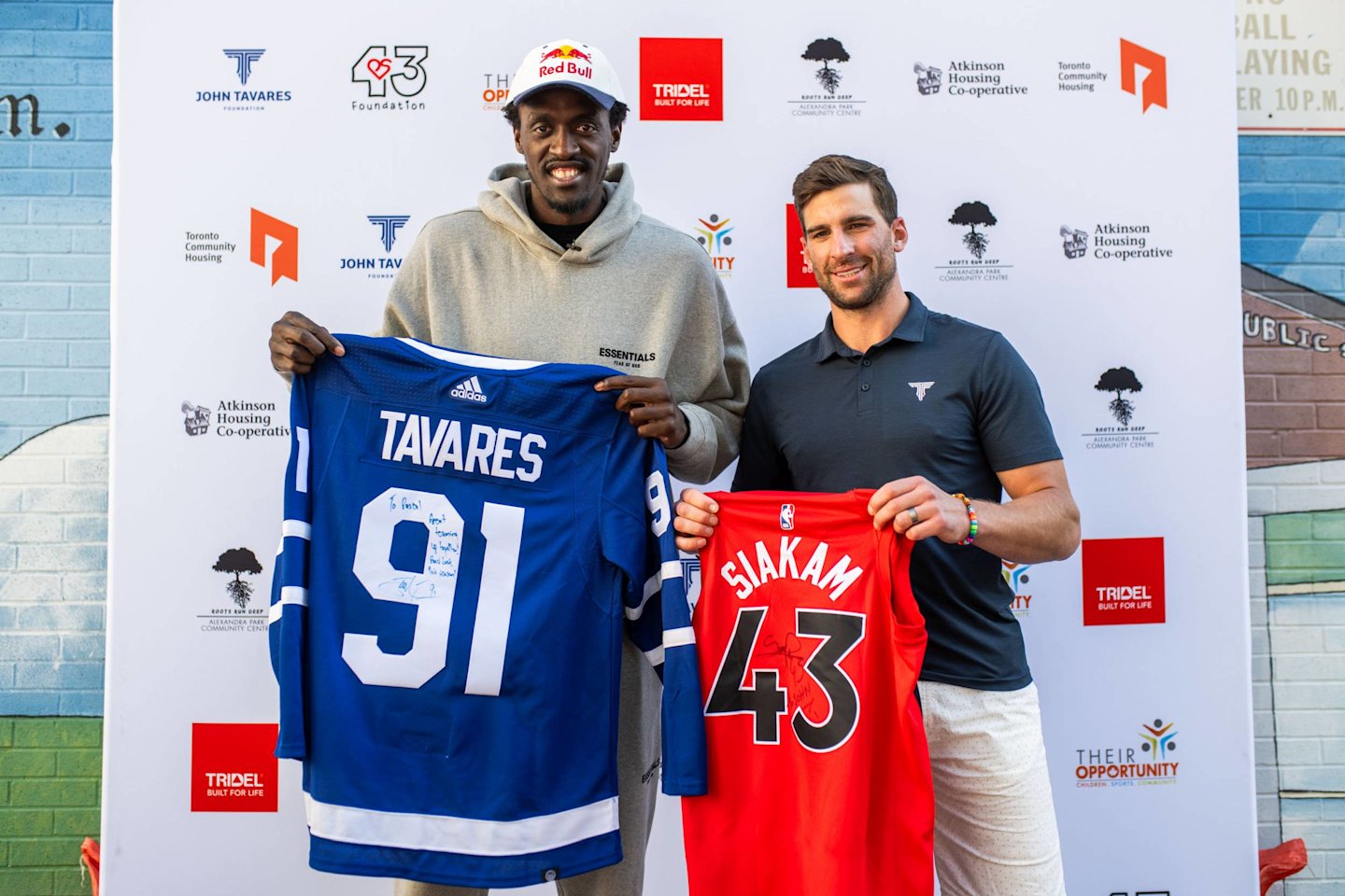 Pascal Siakam and John Tavares trading jerseys