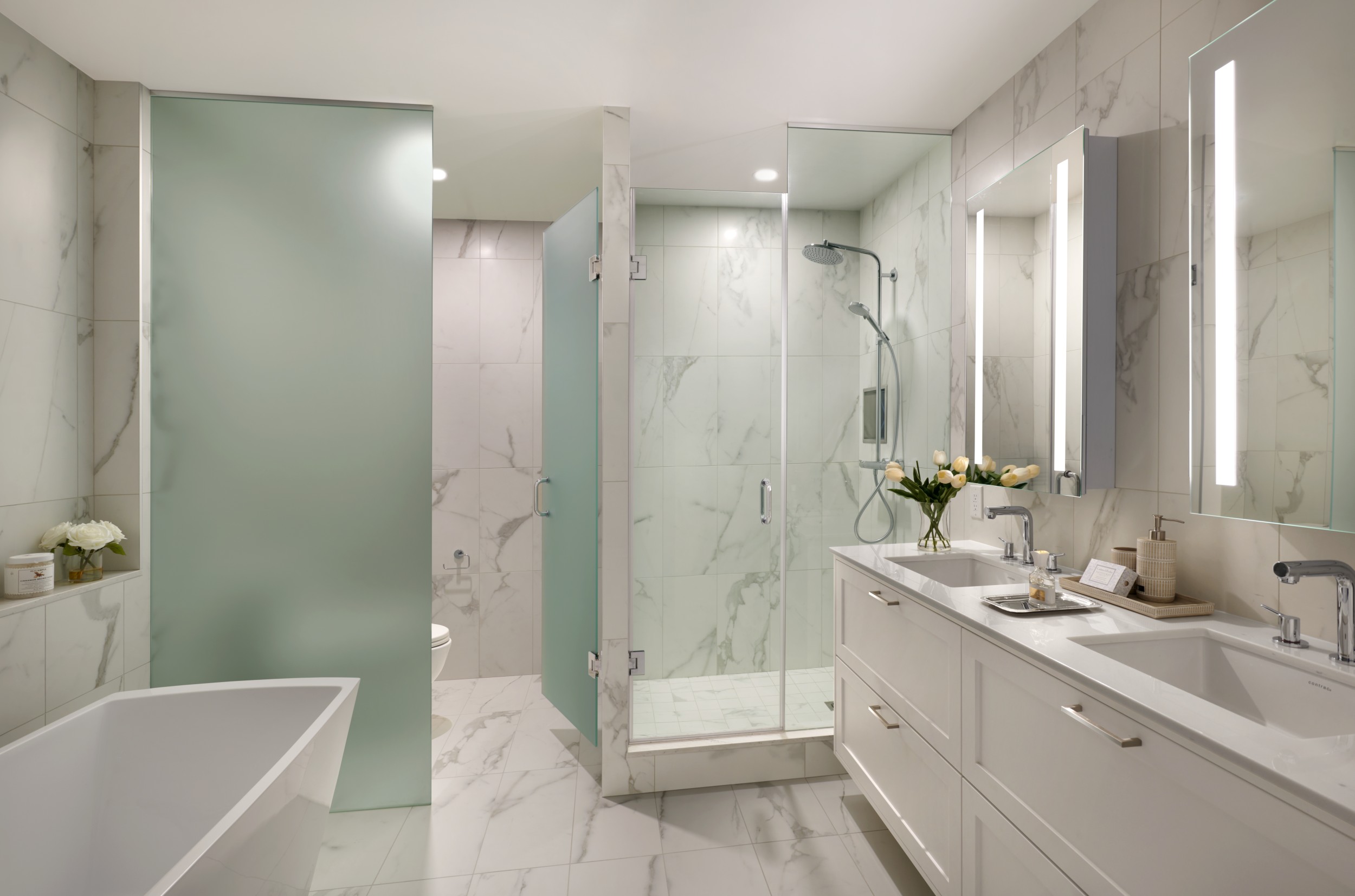 Royal Bayview Suite 217 Principal Bathroom