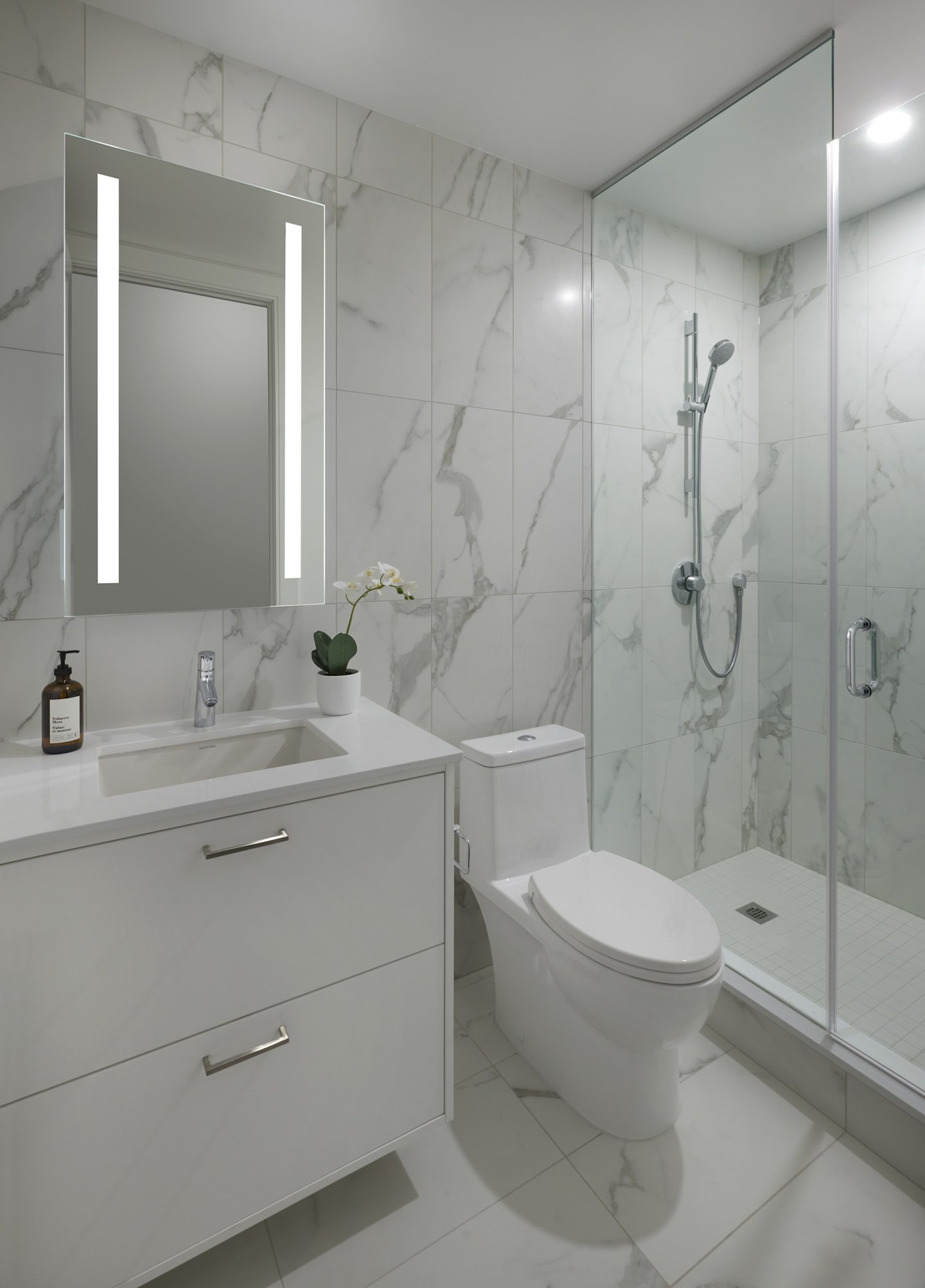 Royal Bayview Suite 217 Secondary Bathroom