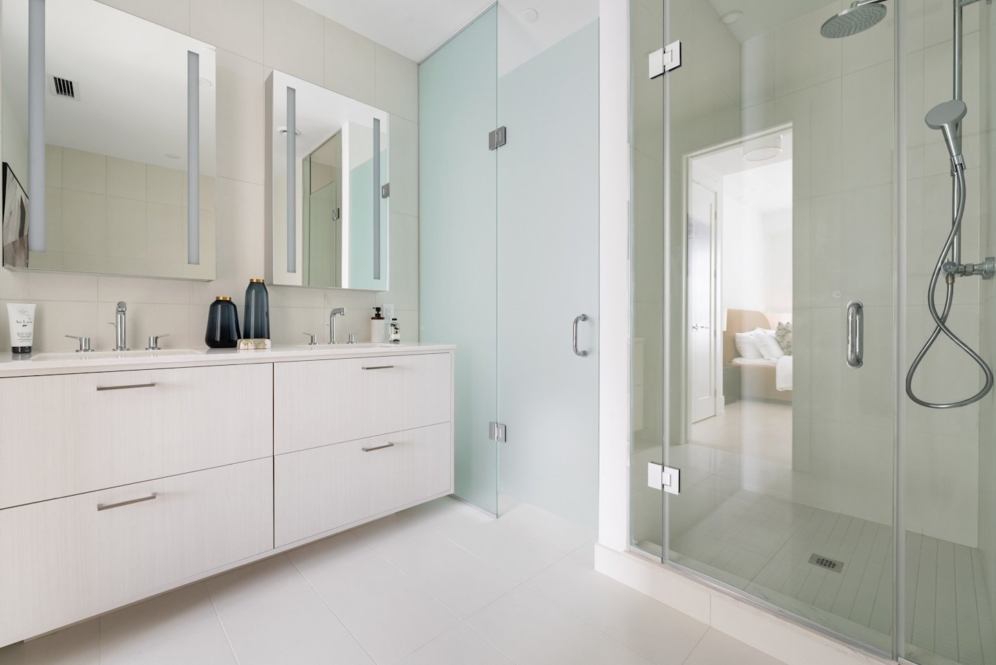 Edenbridge Garden Townhome Suite 121 Principal Ensuite