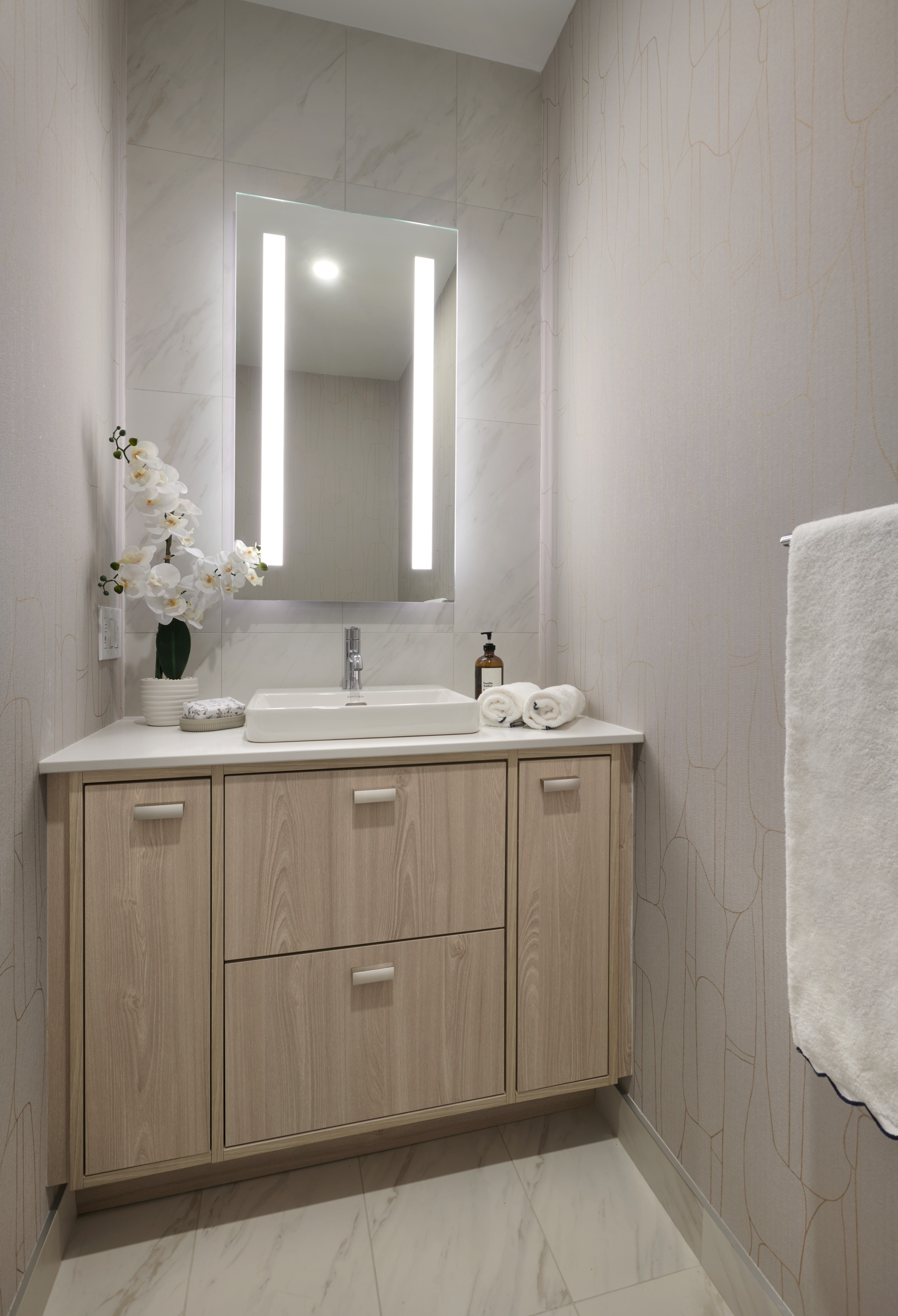 MRKT Suite 1013 Powder Room