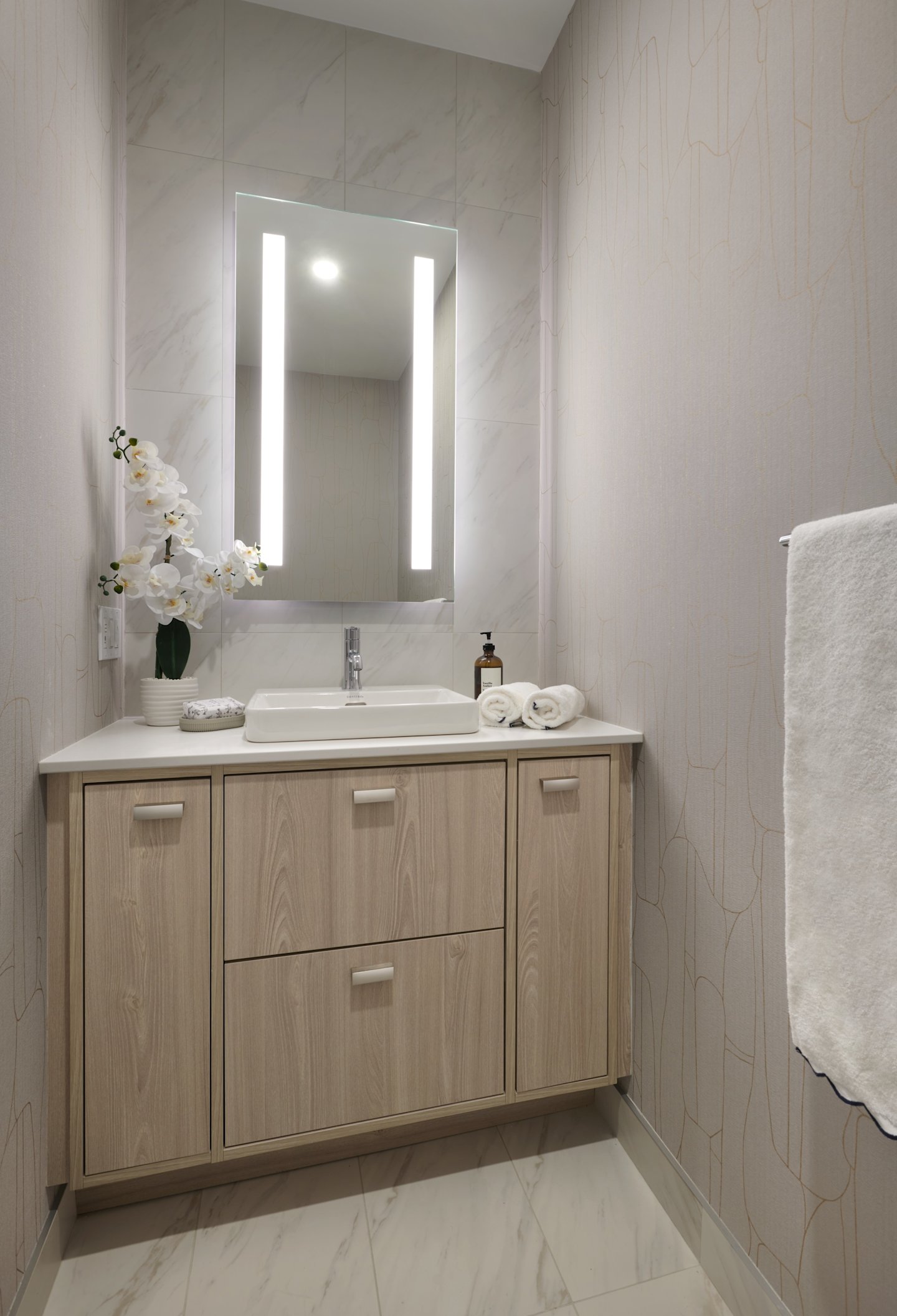 MRKT Suite 1013 Powder Room