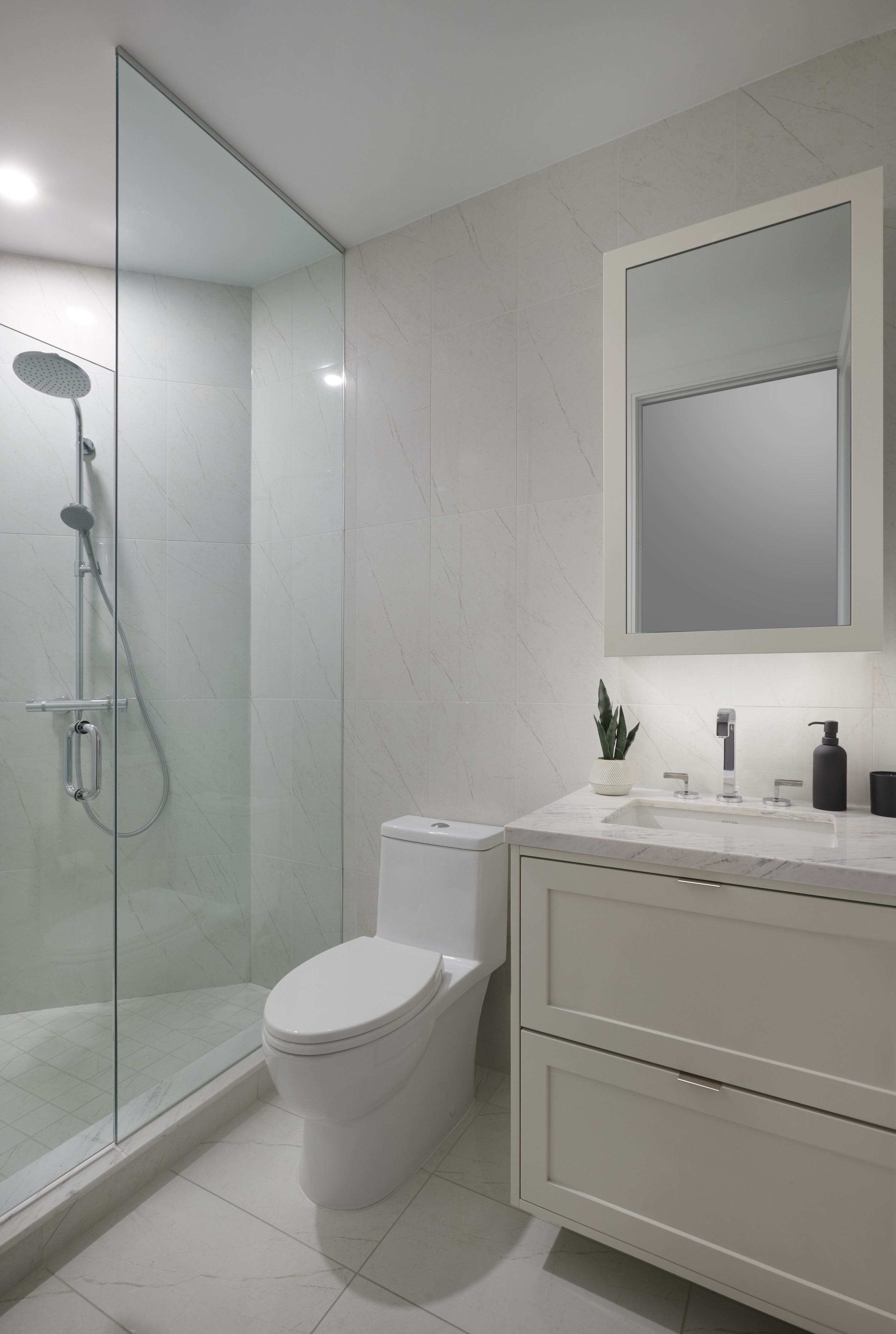 Aqualuna Suite 722 Secondary Bathroom