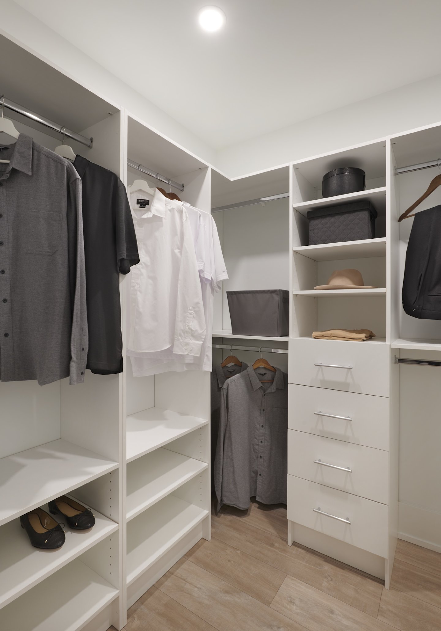 MRKT Suite 613 Principal Walk-in Closet