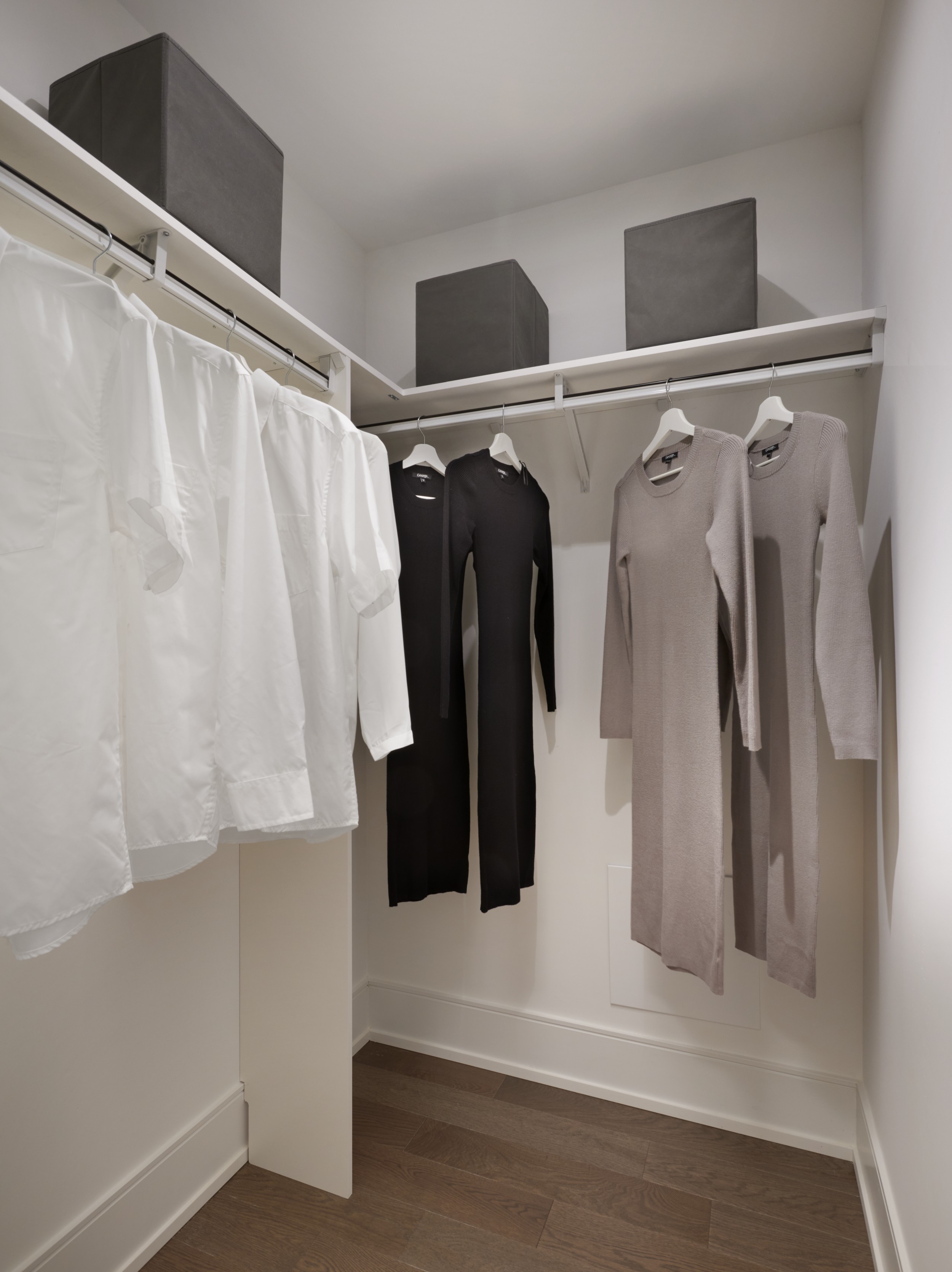 Chateau Suite PL01 Walk-In Closet