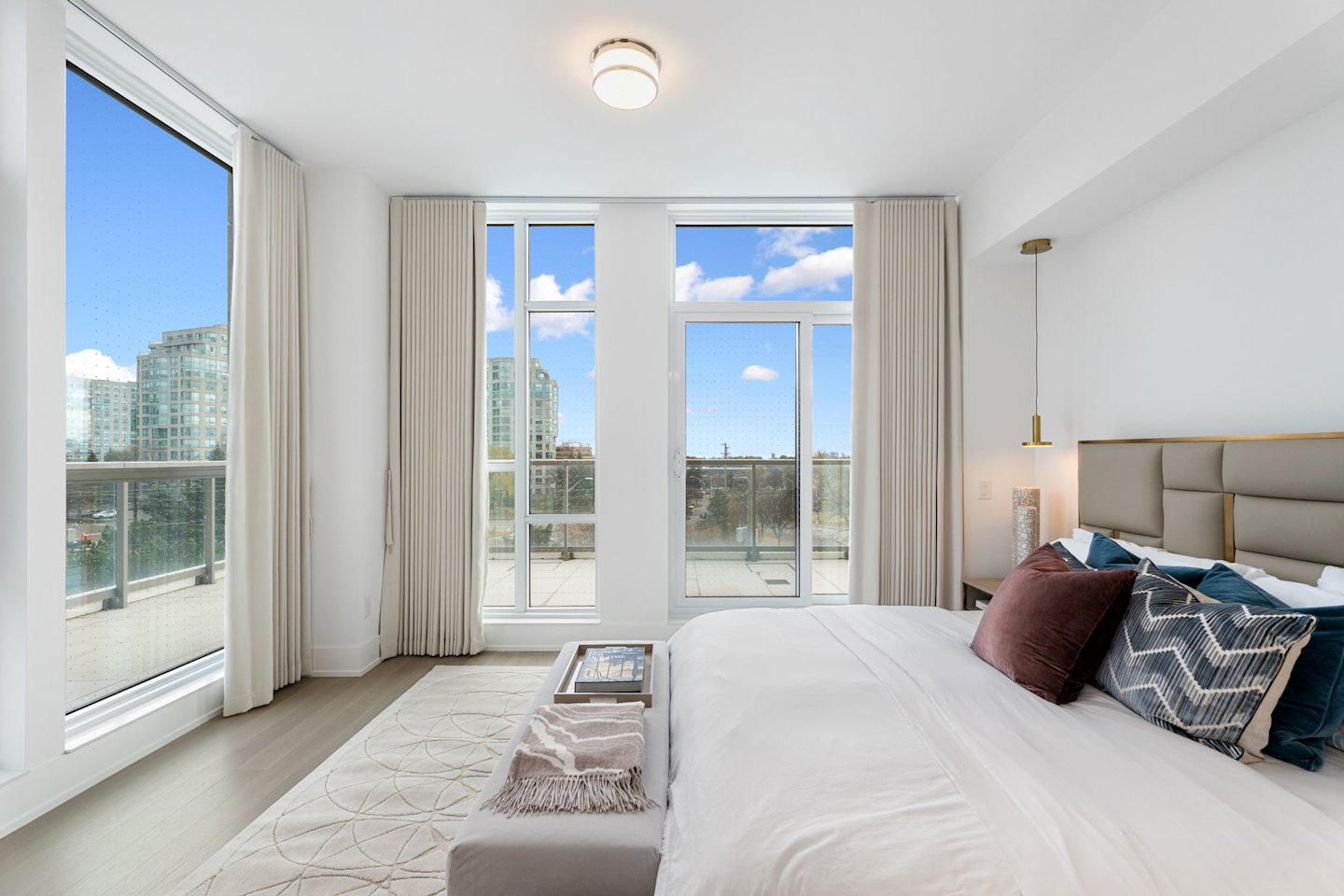 Royal Bayview Suite 418 Principal Bedroom