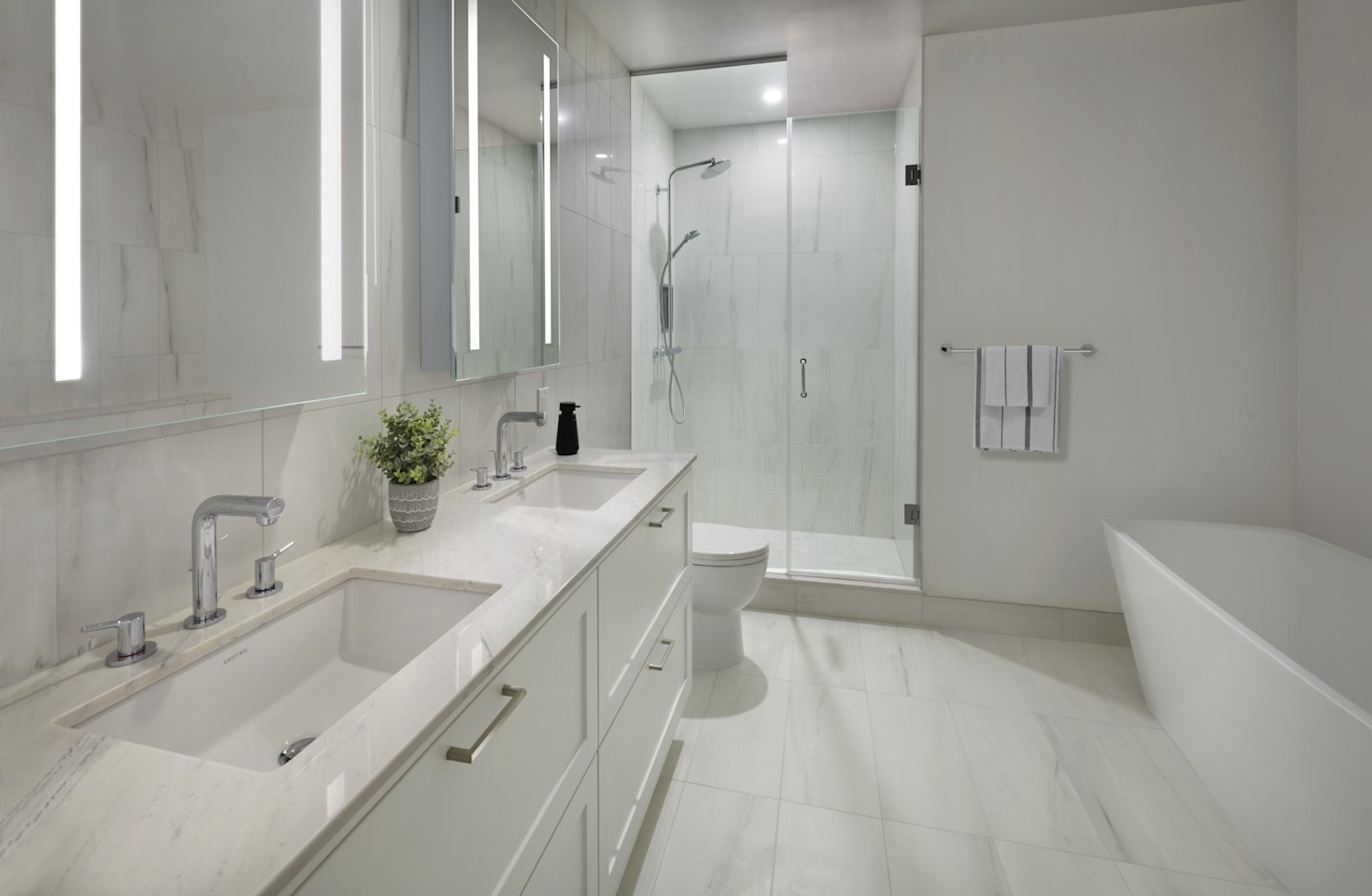 Royal Bayview Suite 105 Principal Ensuite