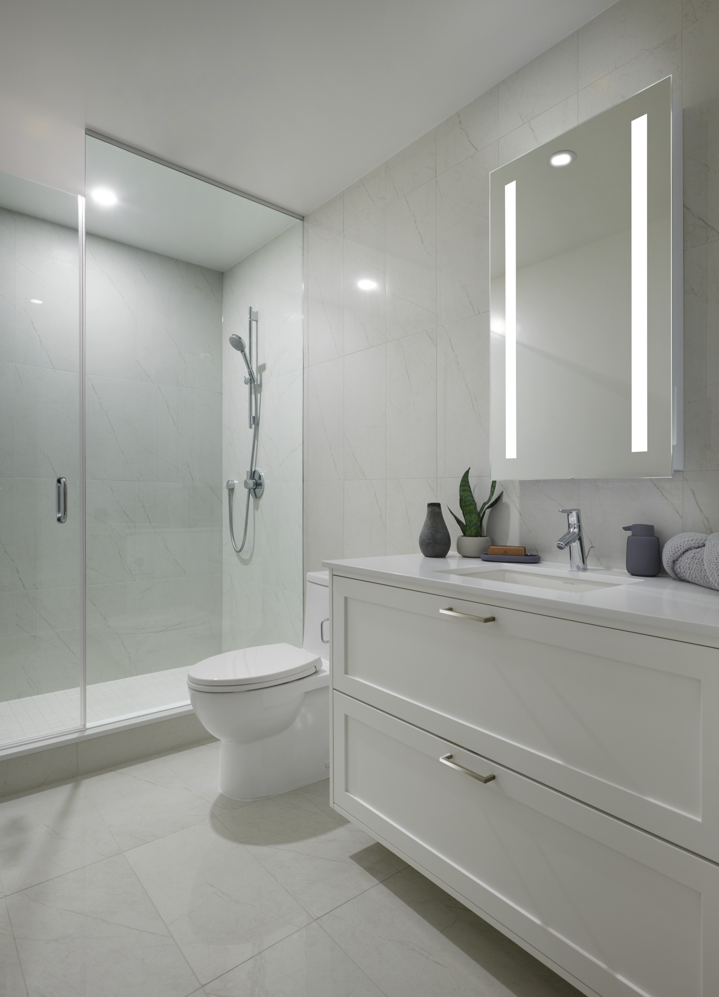 Royal Bayview Suite 202 Secondary Bathroom