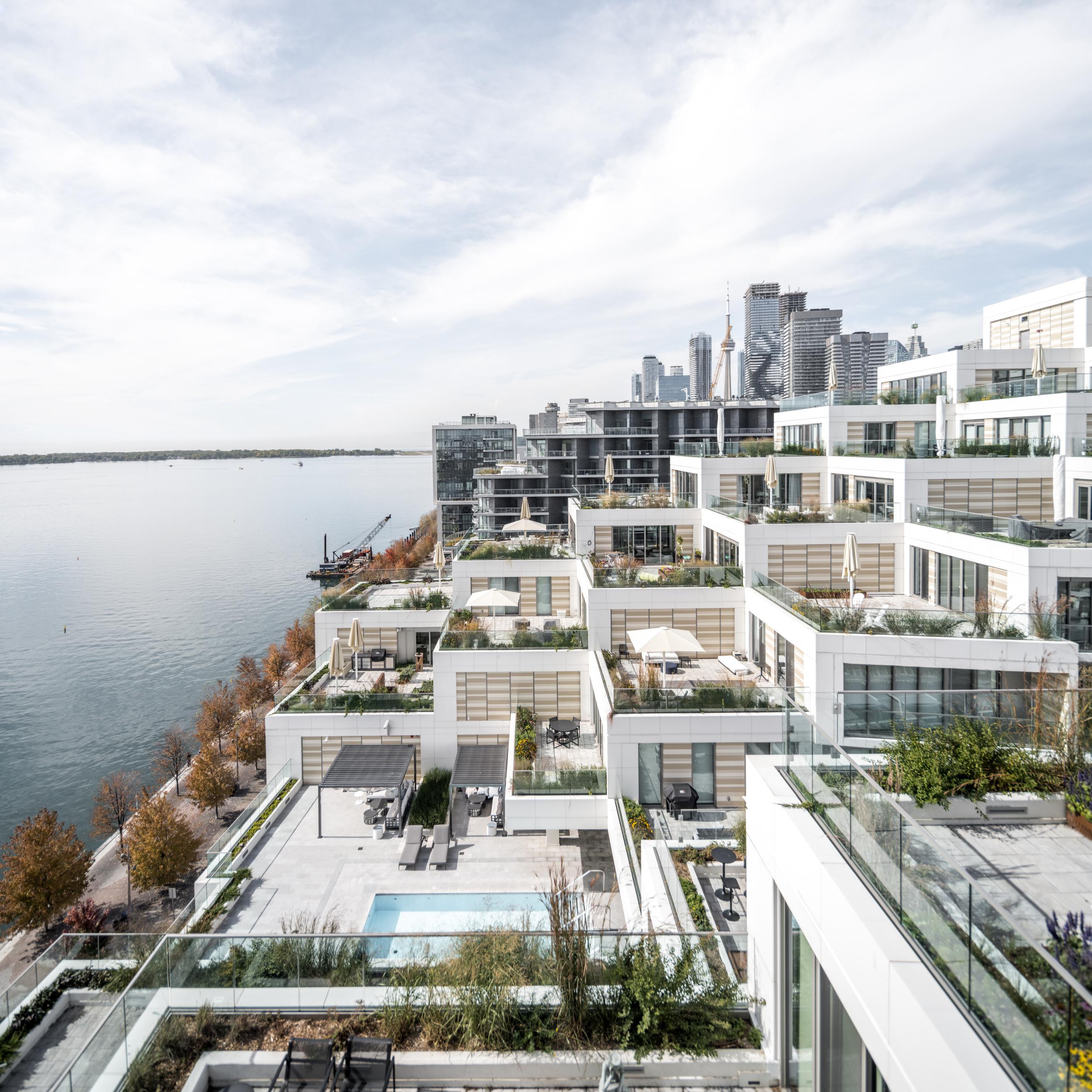 Aquabella pool amenities