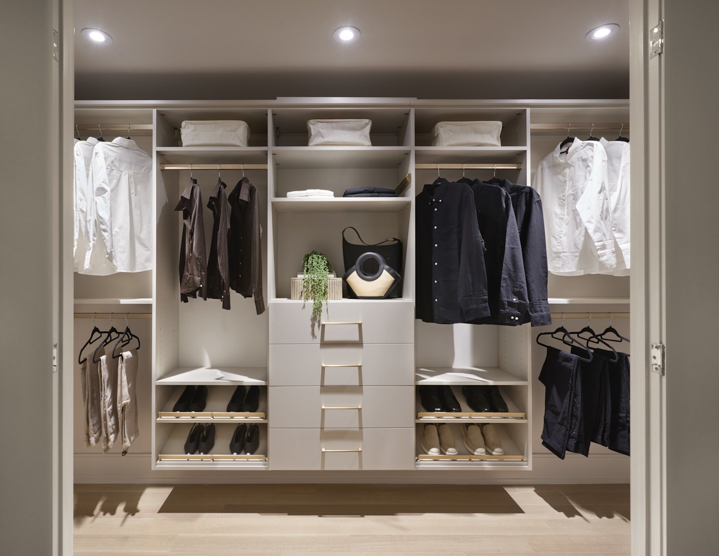 Aqualuna Suite 217 Walk-in Closet