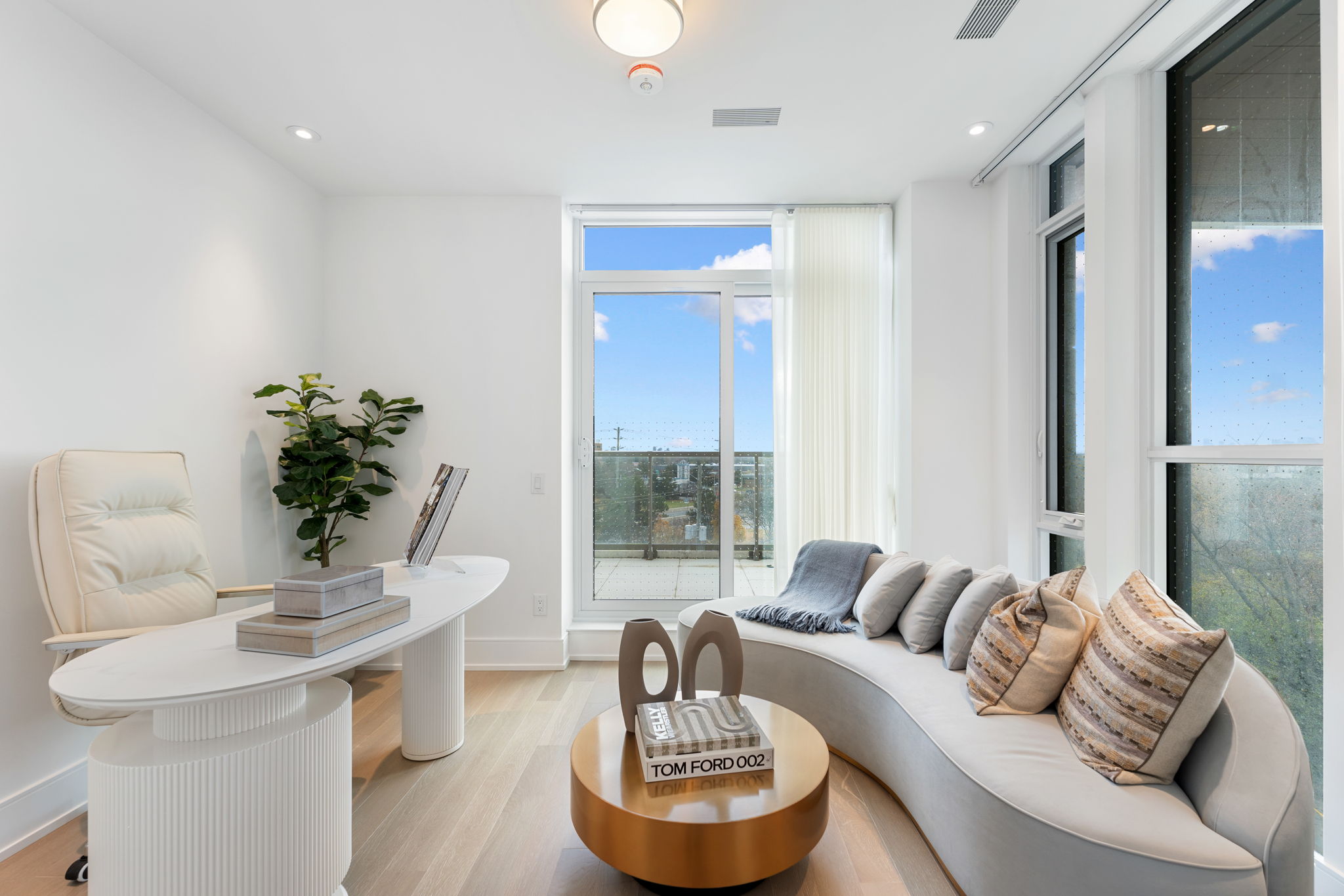 Royal Bayview Suite 418 Den