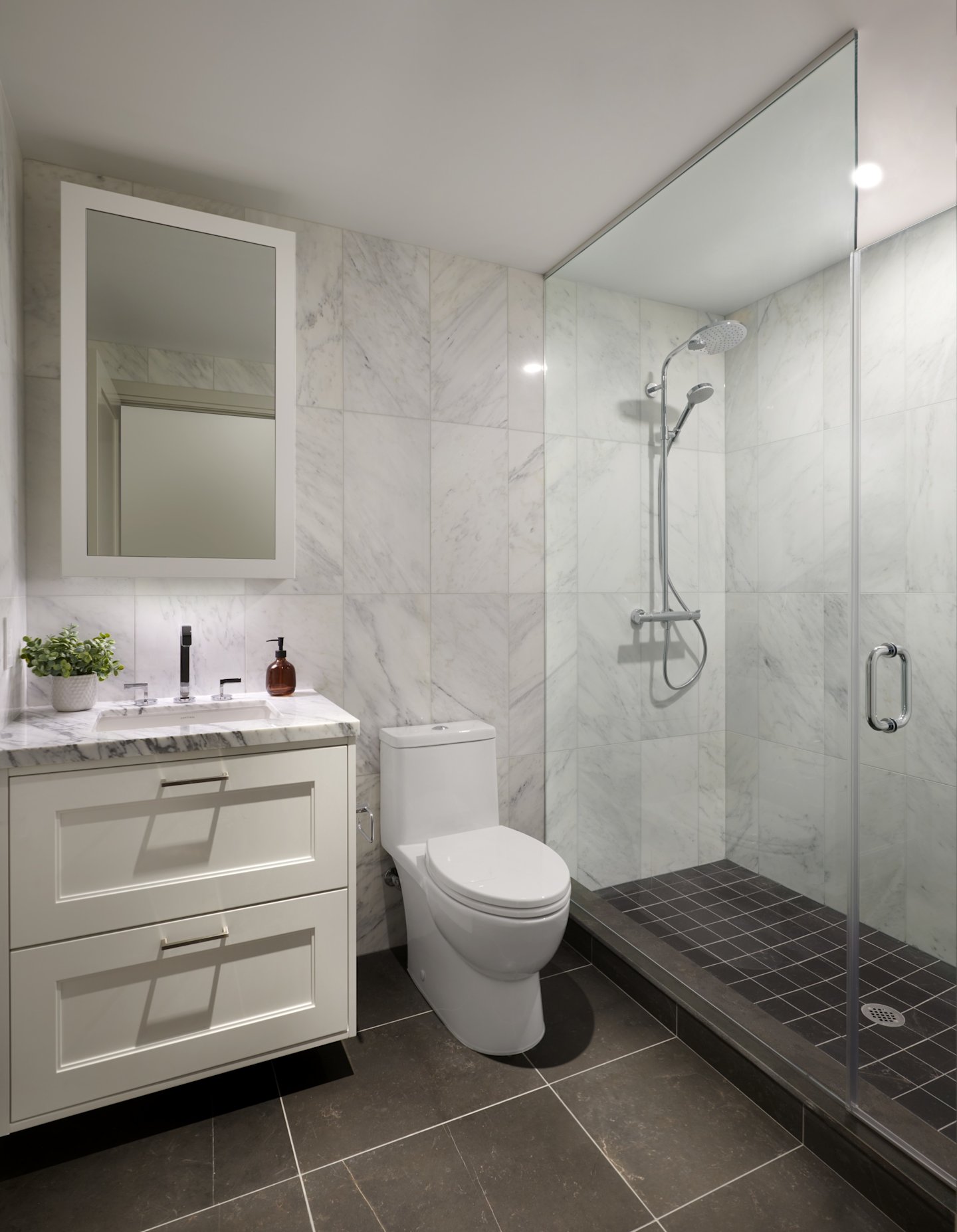 Aqualuna Suite 815 Secondary Bathroom