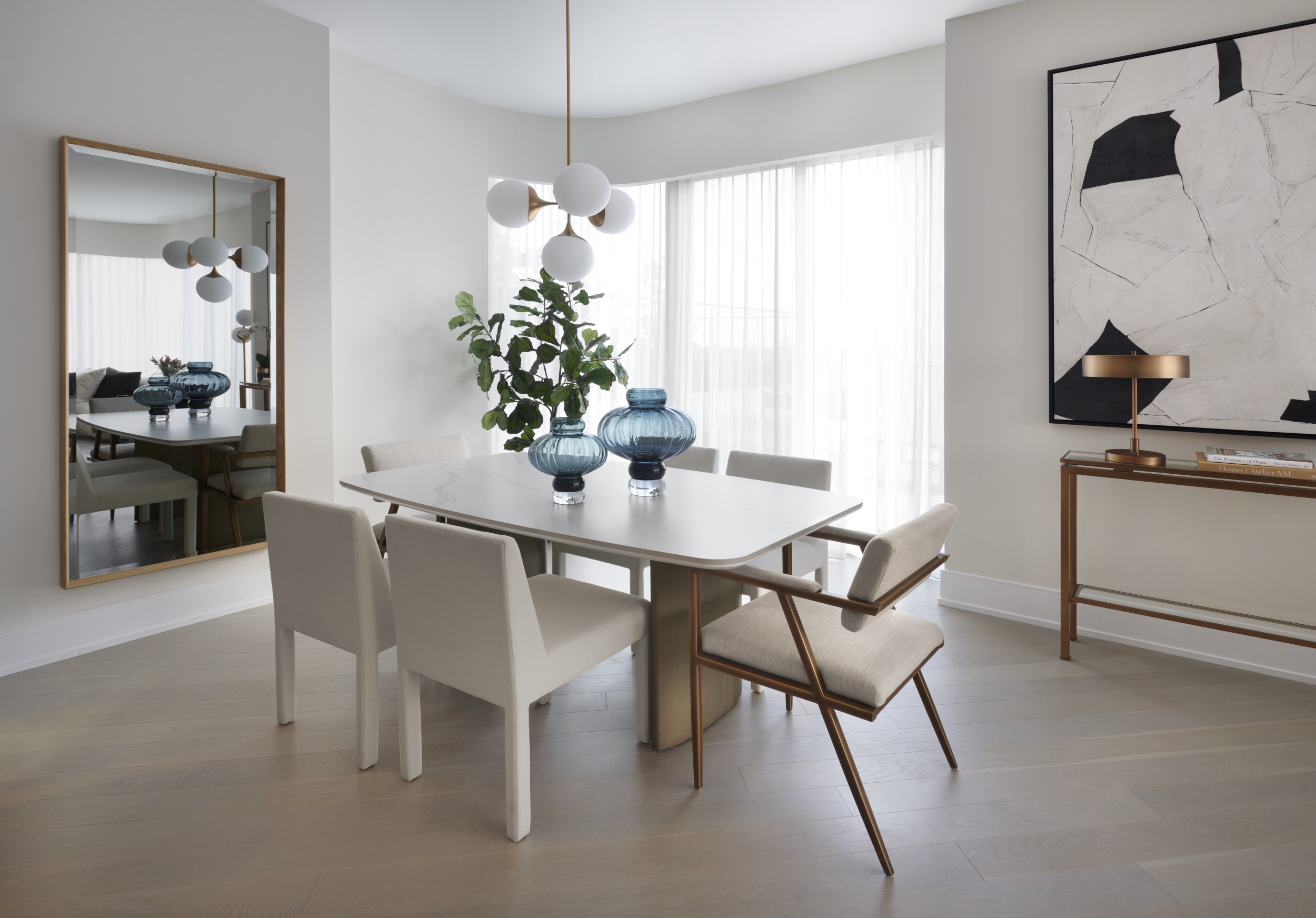 Aqualuna Suite 722 Dining Room