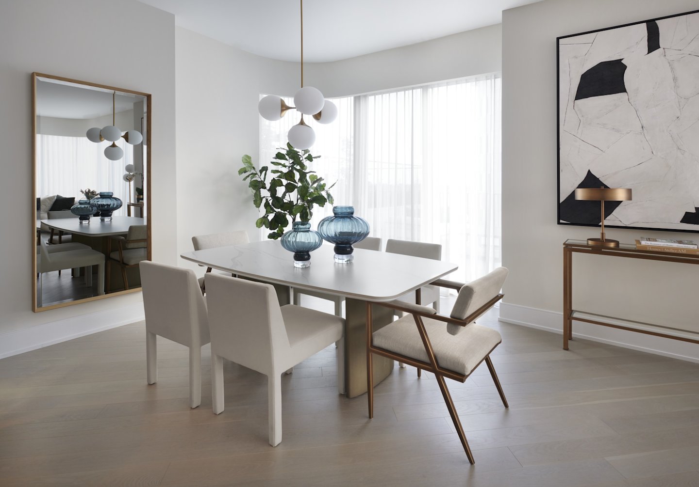 Aqualuna Suite 722 Dining Room