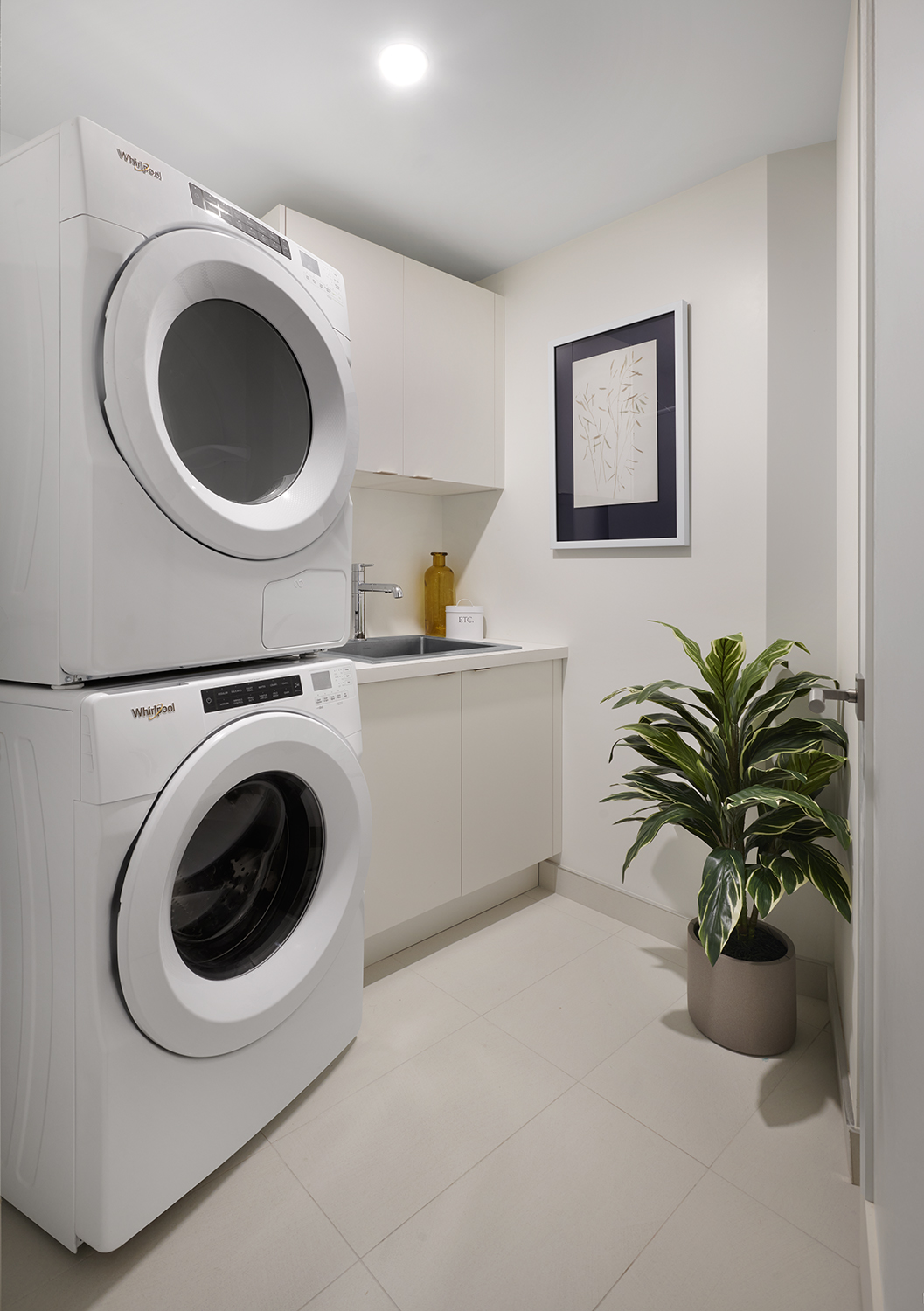 Edenbridge Suite 307 Laundry Room