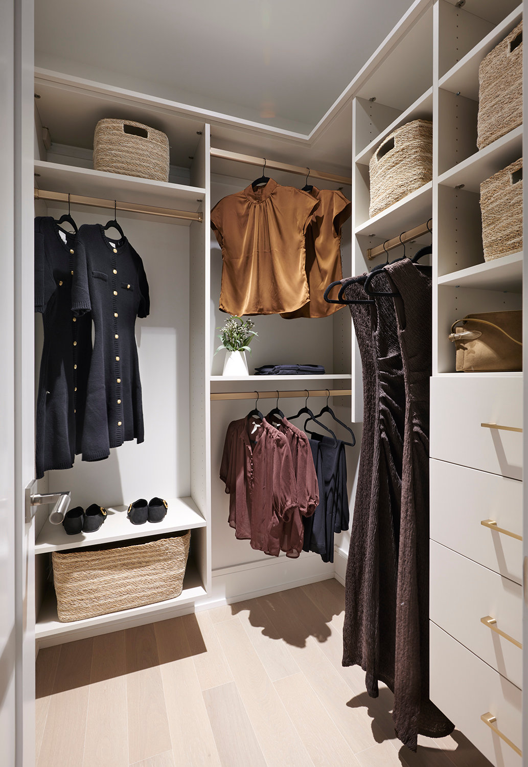 Royal Bayview GL20 Walk In Closet