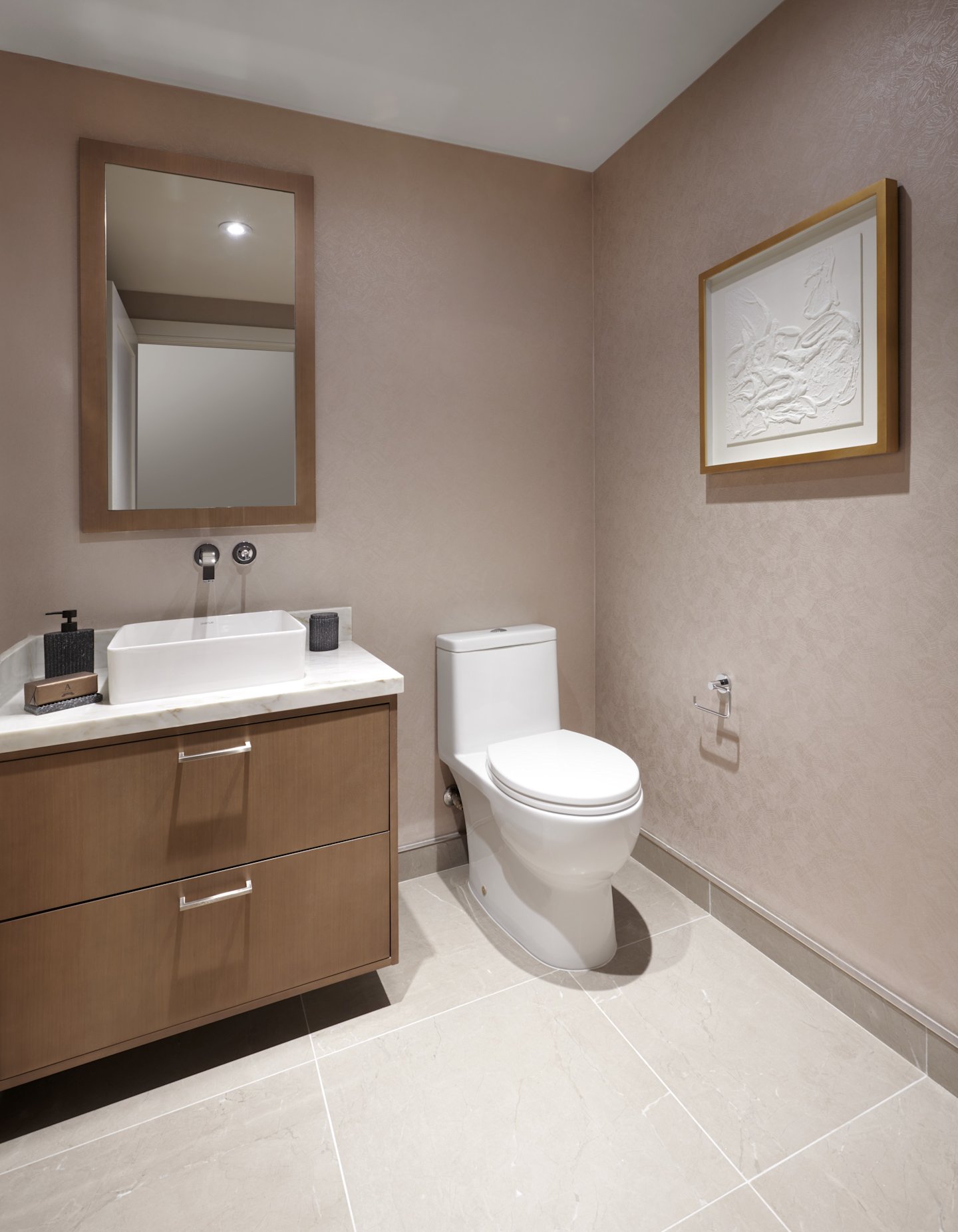 Aqualuna Suite 217 Powder Room