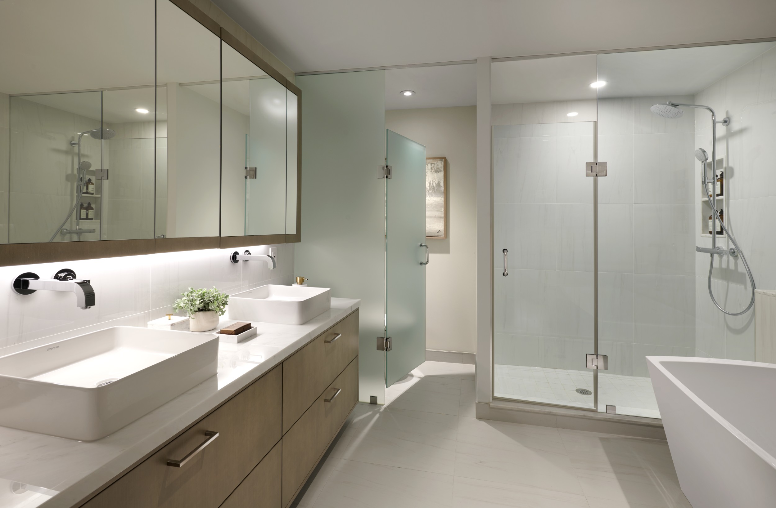 Aqualuna Suite 216 Principal Ensuite