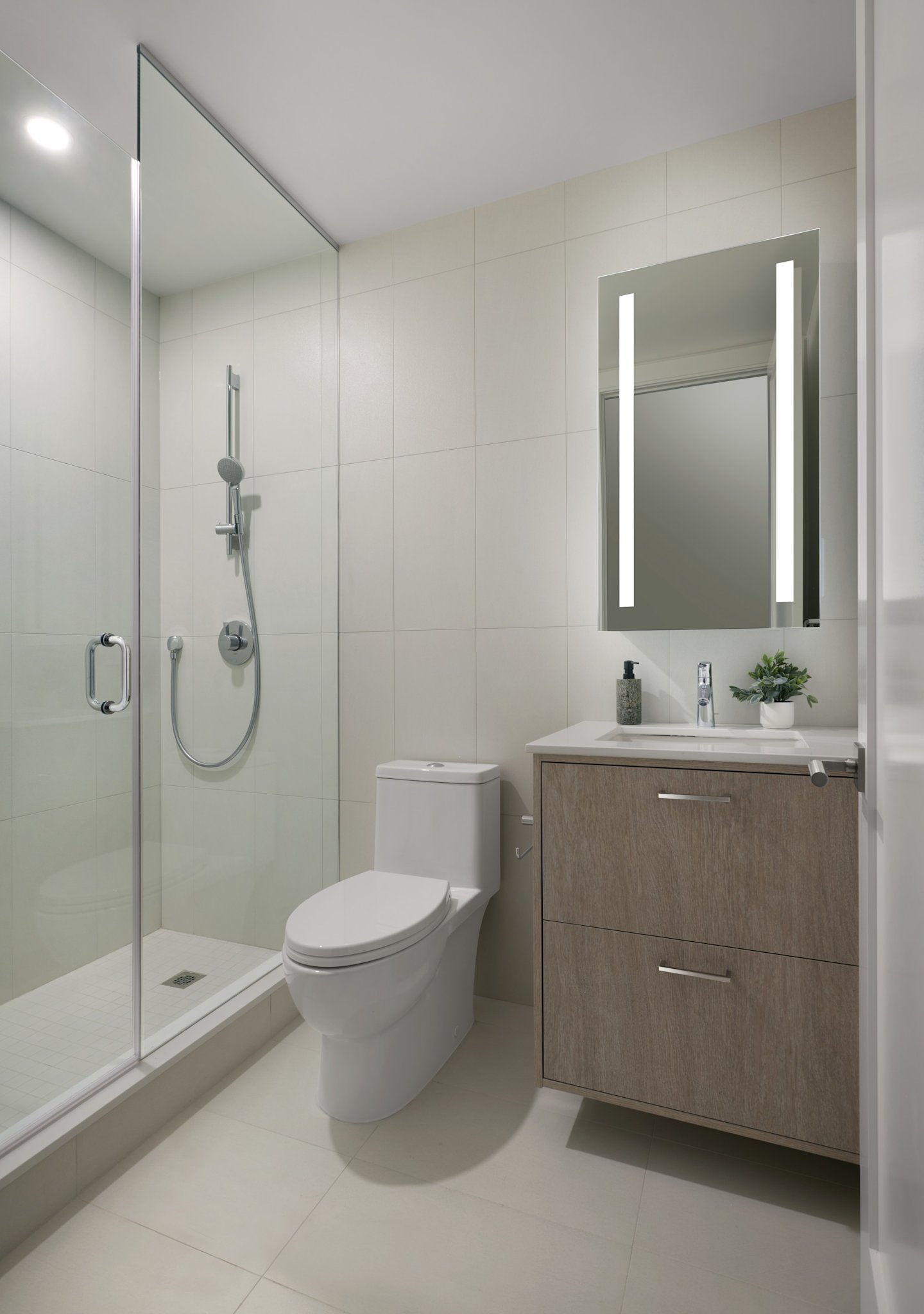 Royal Bayview Suite 318 Secondary Bathroom